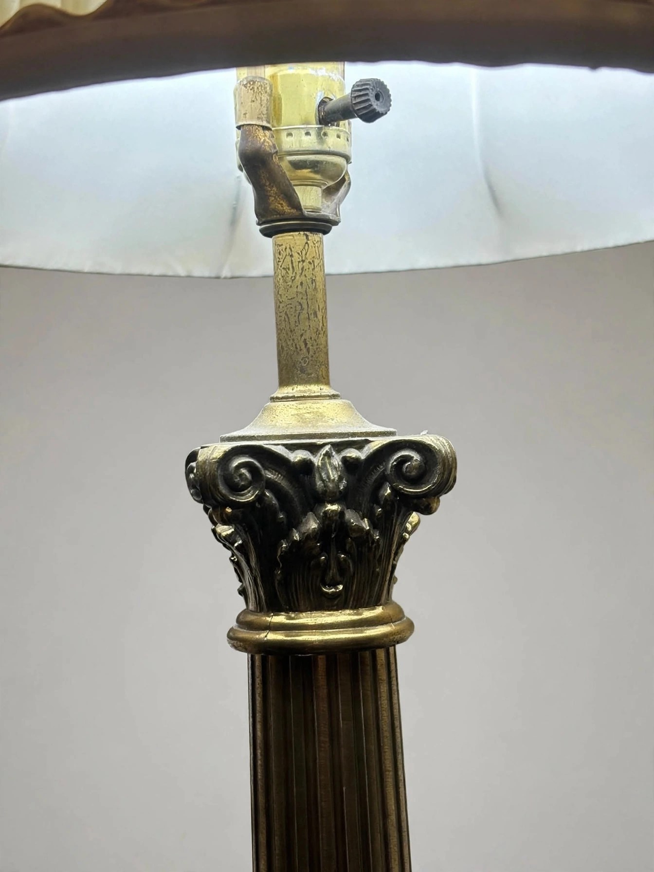 Hollywood Regency Brass Marble Column Table Lamp Pleated Shade - photo 5