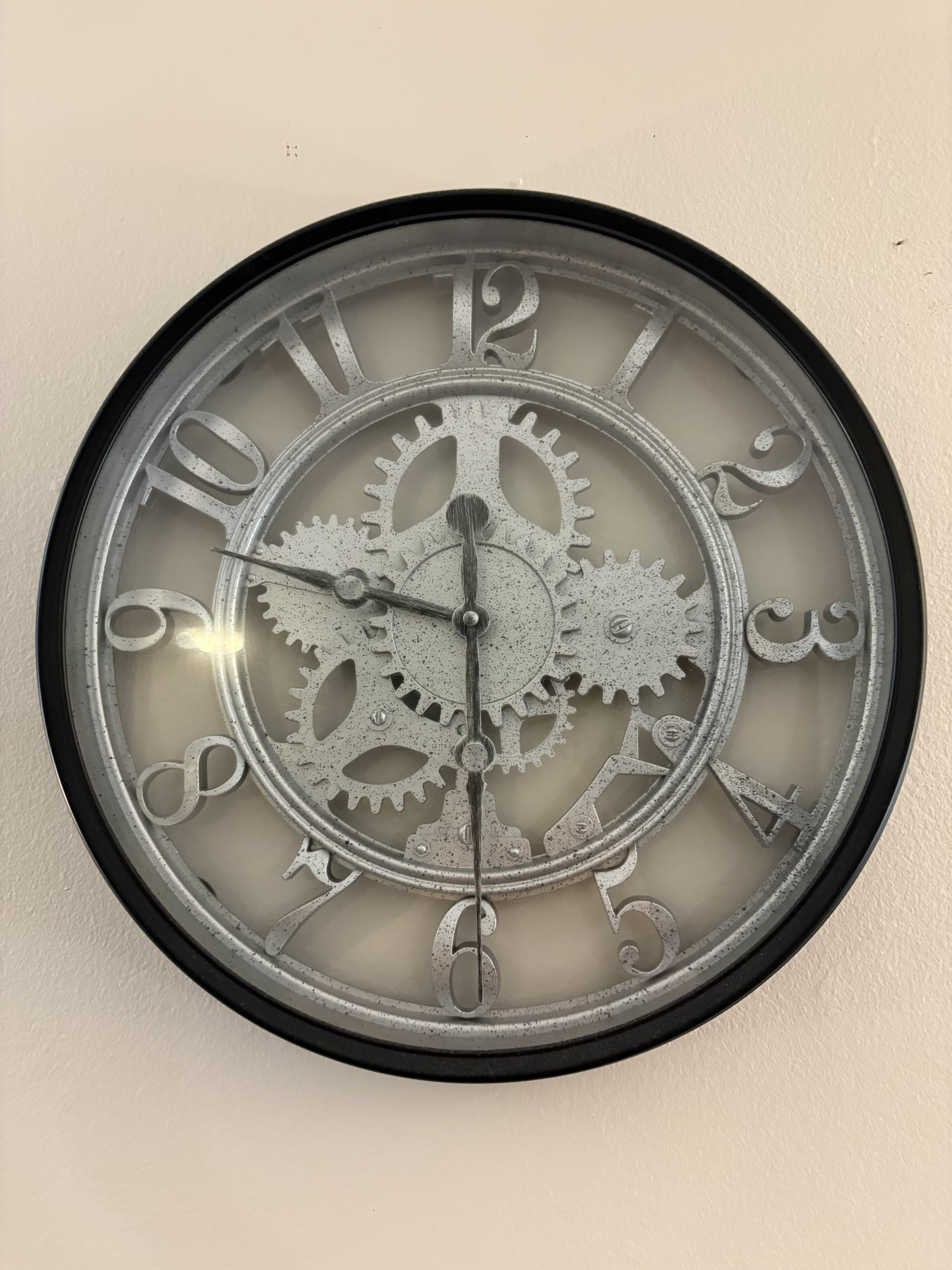 Round Wall Clock – 40 cm / 15.5”