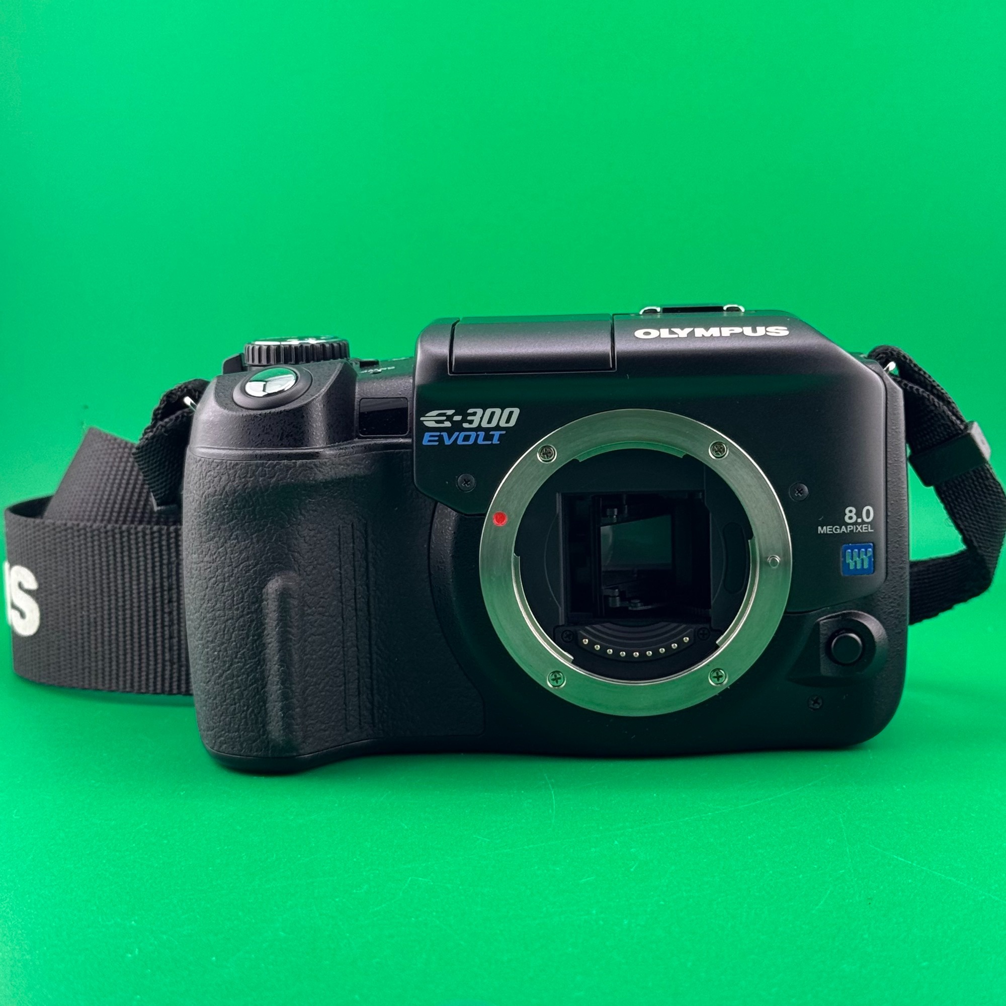 Olympus EVOLT E-300 - DSLR Camera - With HLD-3 - Battery Grip... - photo 2