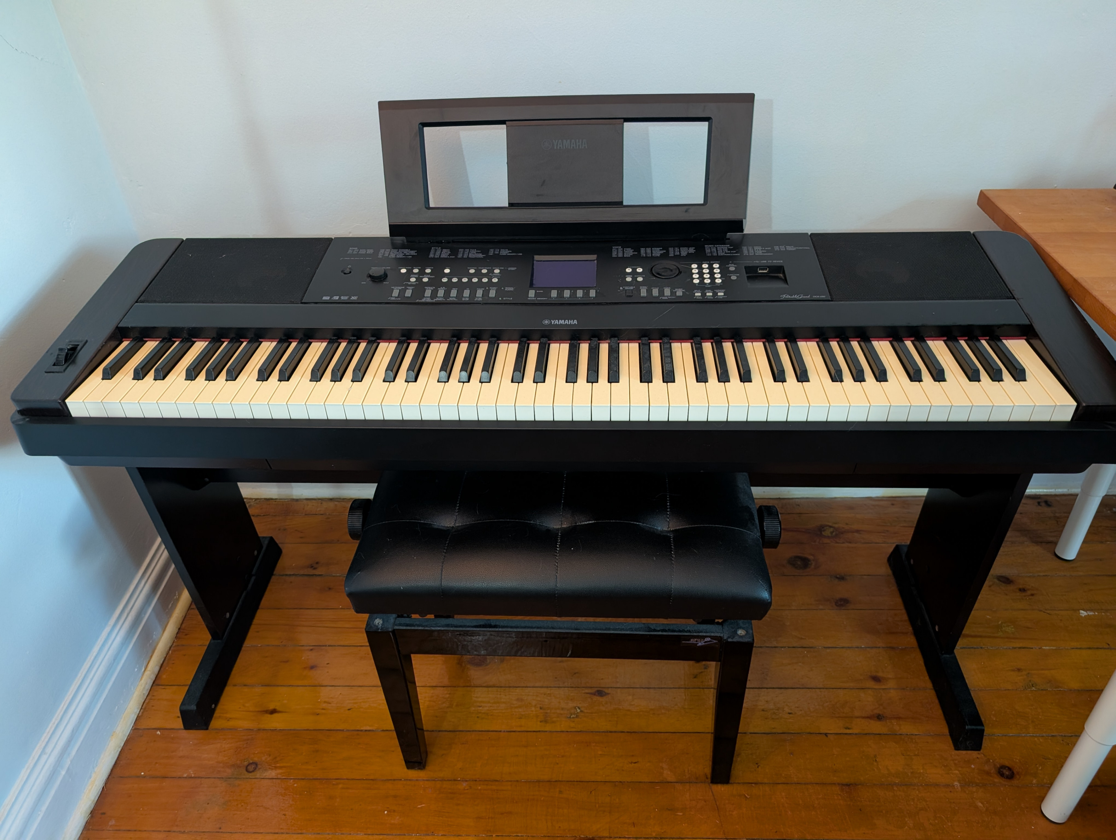 Yamaha DGX-650 + stand + Apex bench