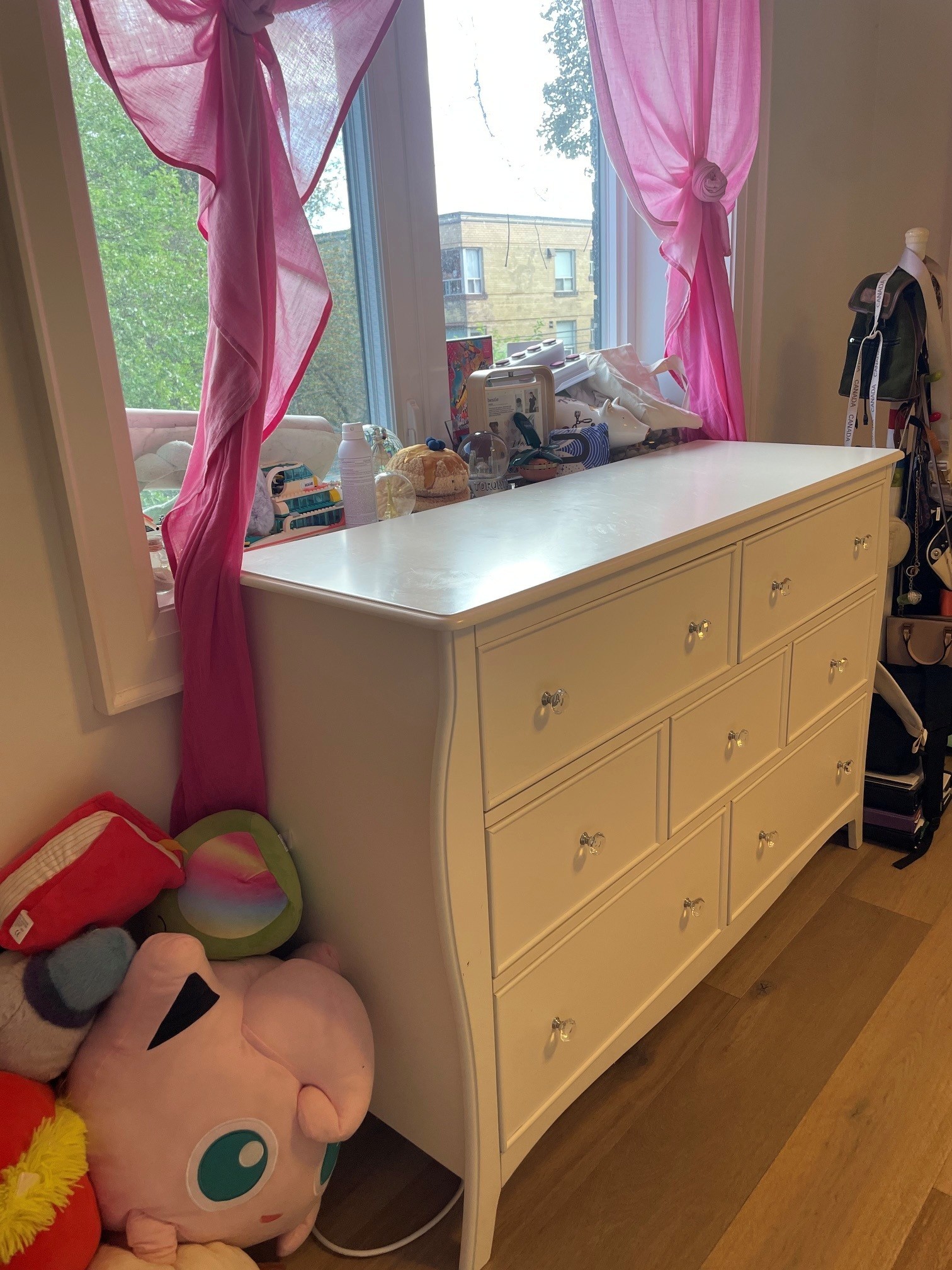White Dresser with Crystal Knobs - photo 3