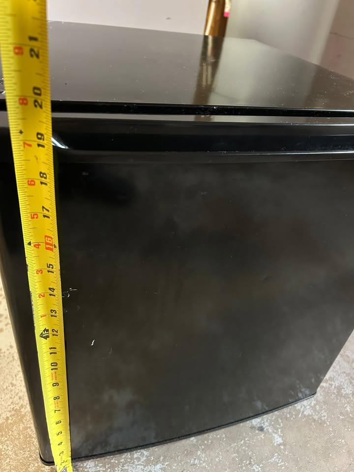 Insignia mini bar fridge - photo 4