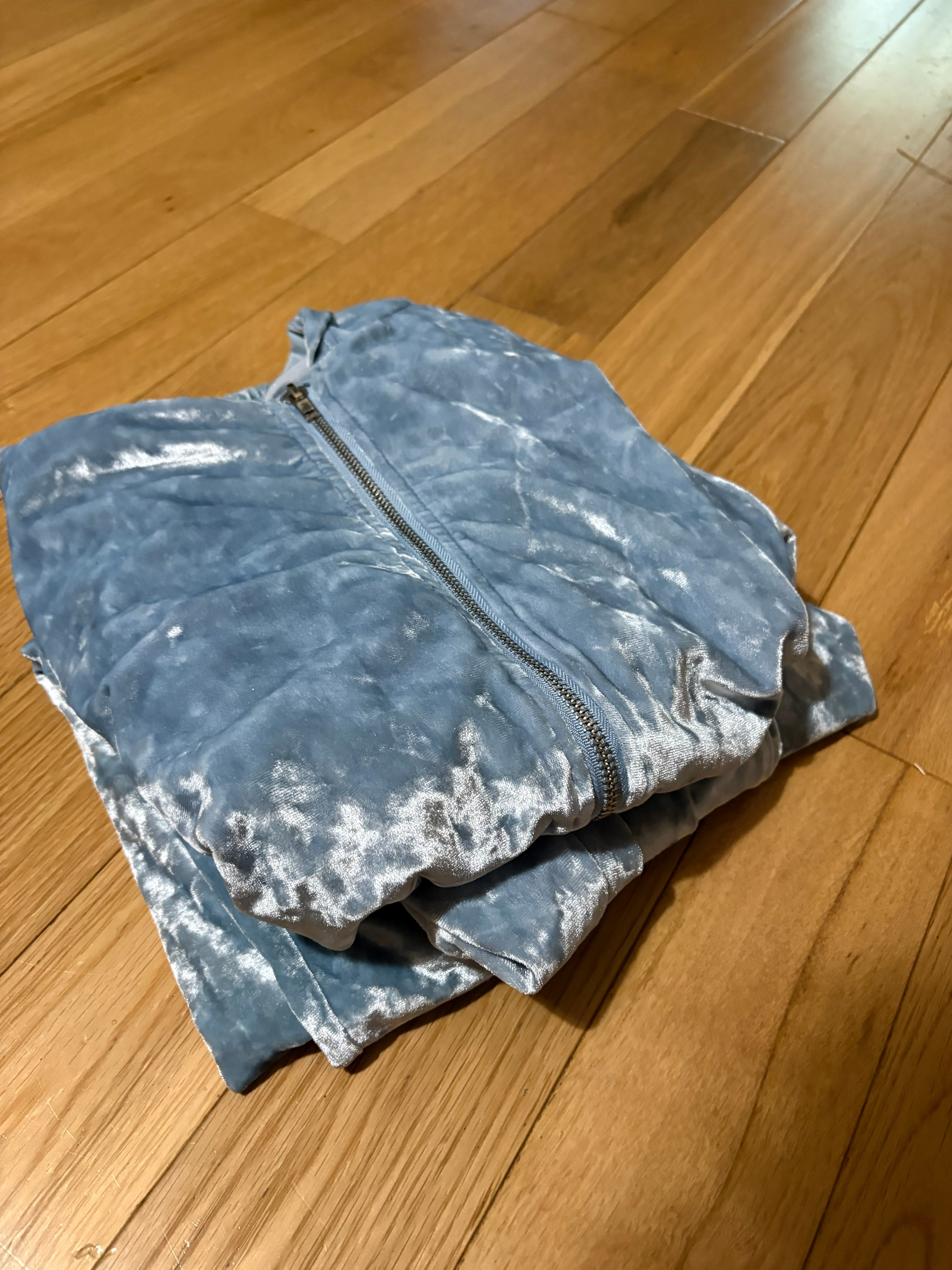 Pastel blue velour track suit with cropped hoodie - photo 5