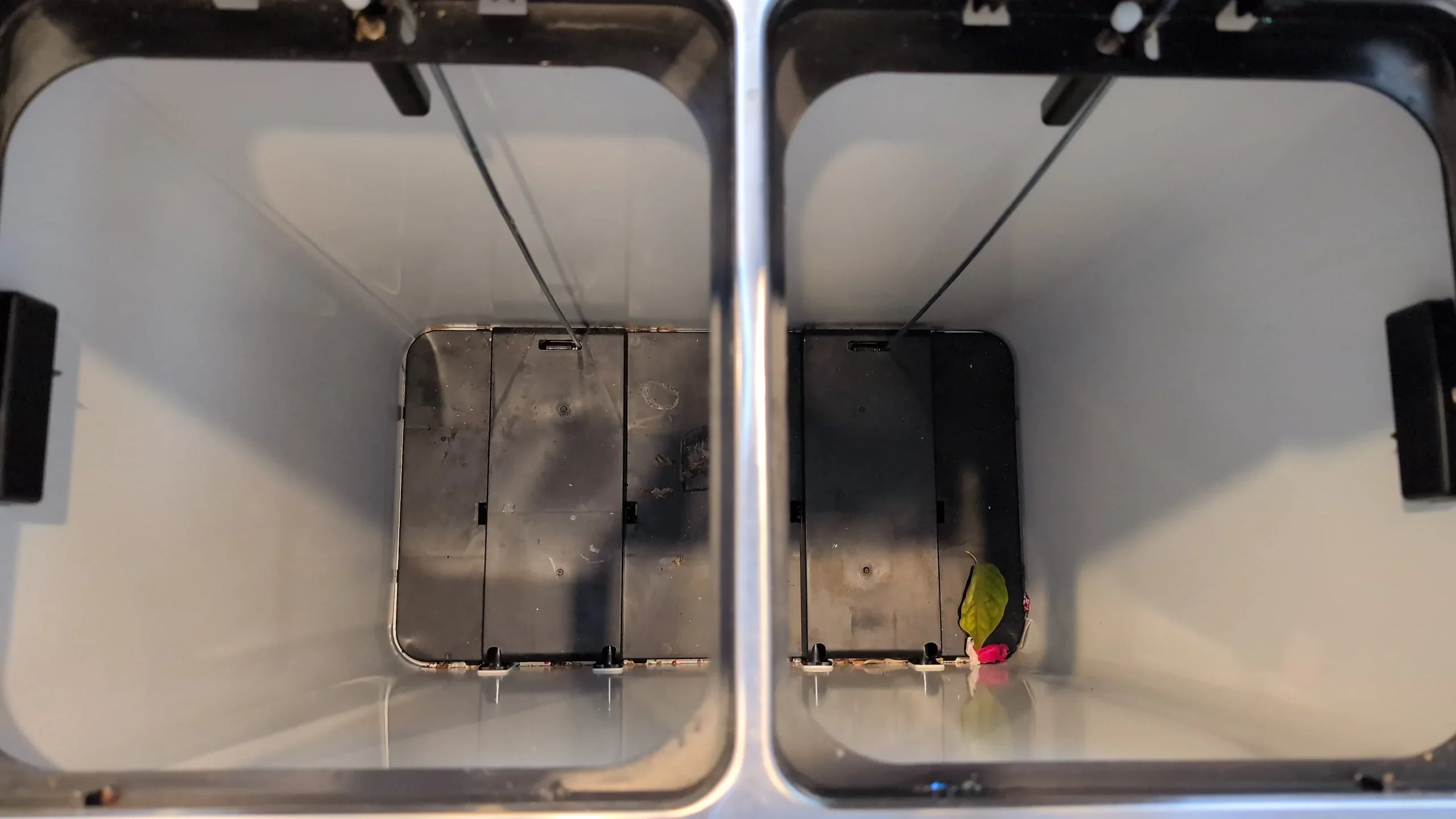 Dual Compartment Step Recycling Trash Can - photo 5