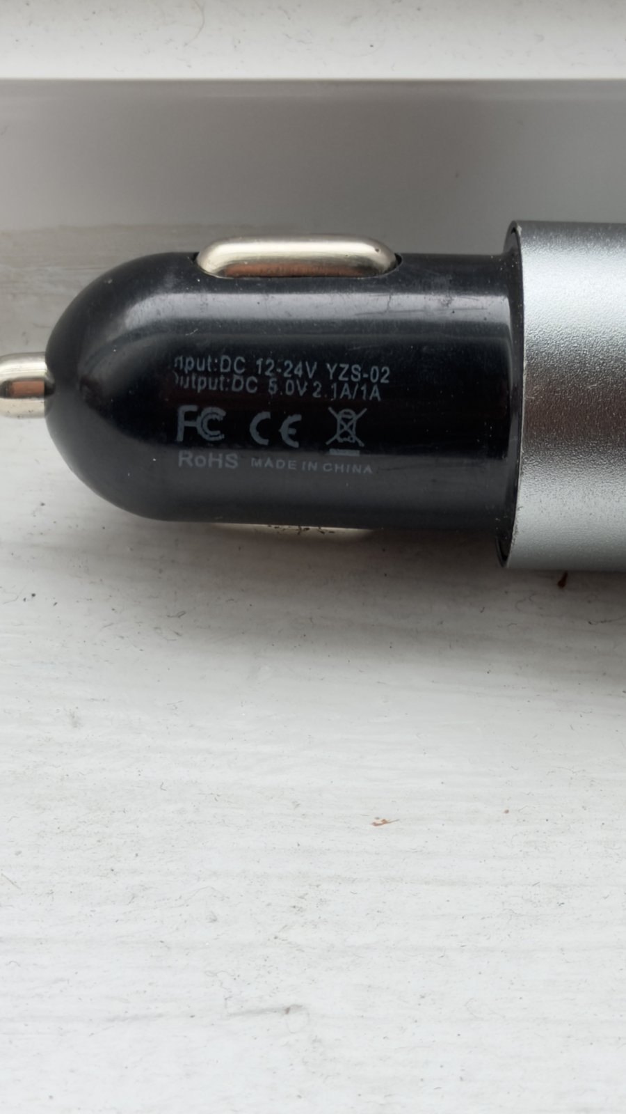 Dual USB Car Charger YZS-02 – 5V 2.1A / 1A, 12–24V - photo 3