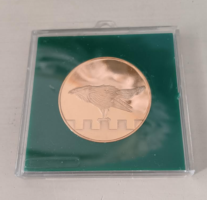Vintage Tower Of London Chief Yeoman 22ct Gold Plated Medallion - photo 3