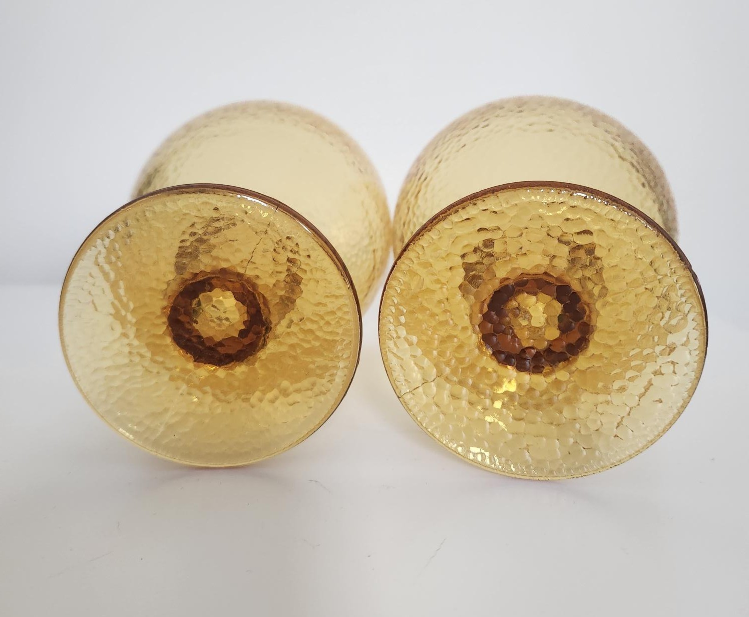 Pair of Vintage Amber Glass Pebble-textured Goblets - photo 4