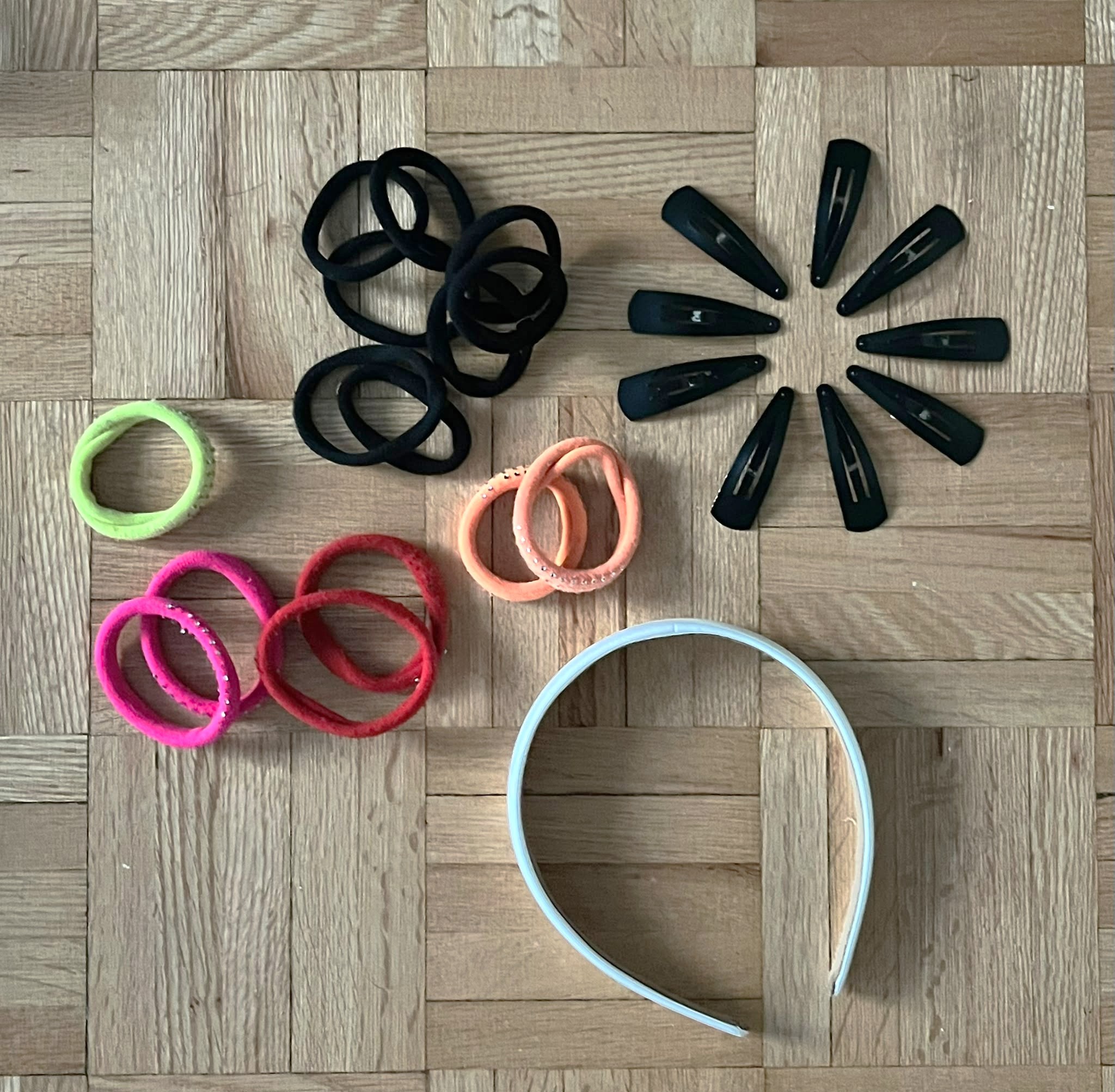 MOVING OUT SALE | FREE | Assorted Hair Accessories