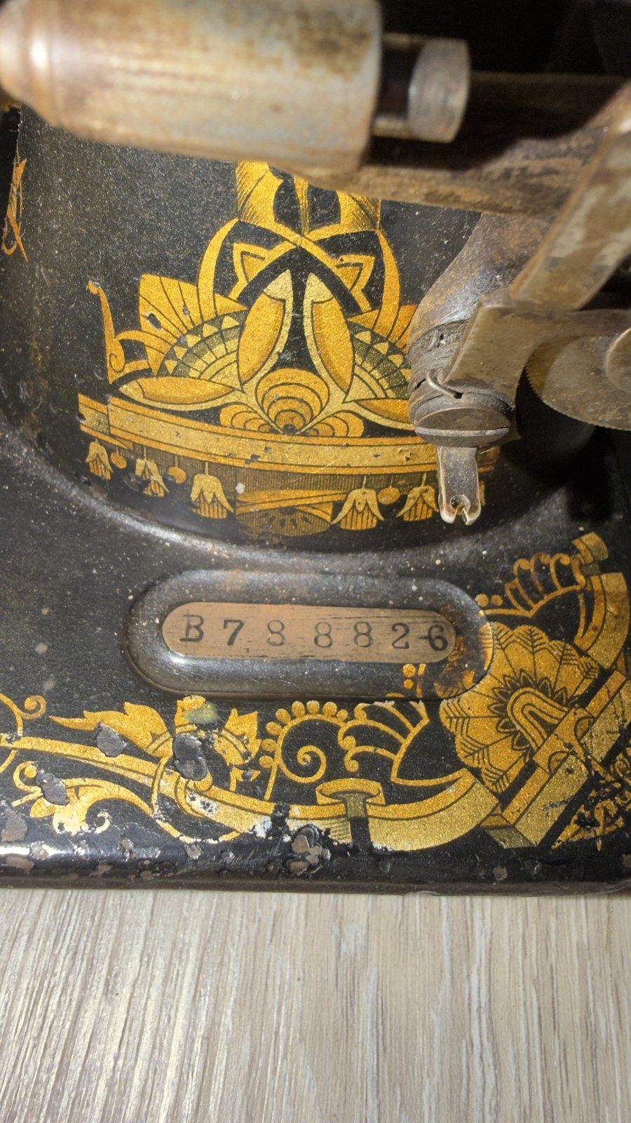 Antique Singer Sewing Machine – Sphinx Decals, Serial B788826 - photo 4