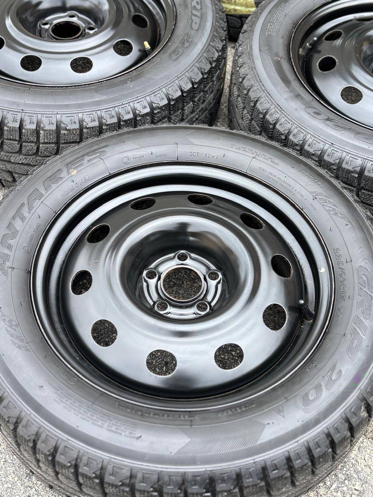 17”Ford Escape /MKC/XC70(5x108)+235/55/R17 Michelin snows
