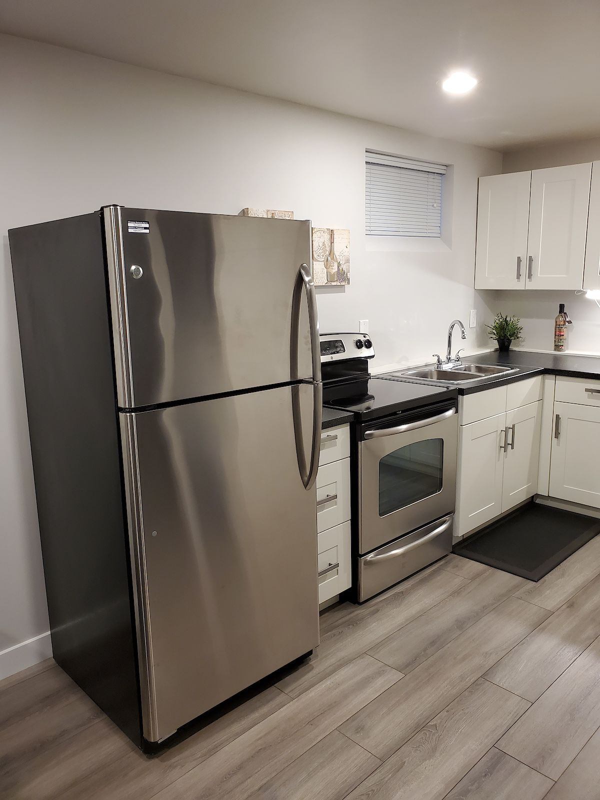 A FURNISHED 1 BDRM AVAILABLE NOW – (Etobicoke) - photo 5