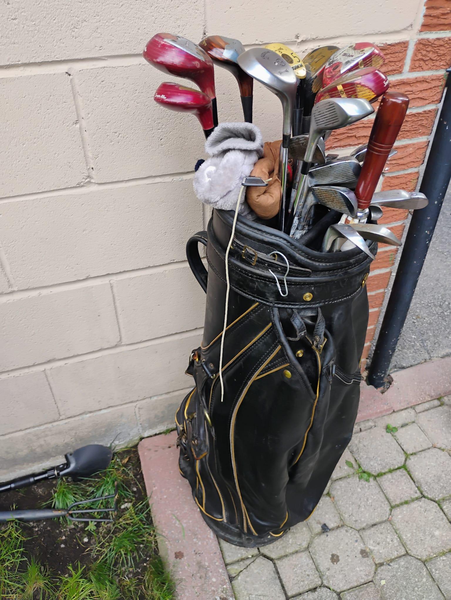 2 Golf Bags and Golf Clubs Right Handed - photo 3