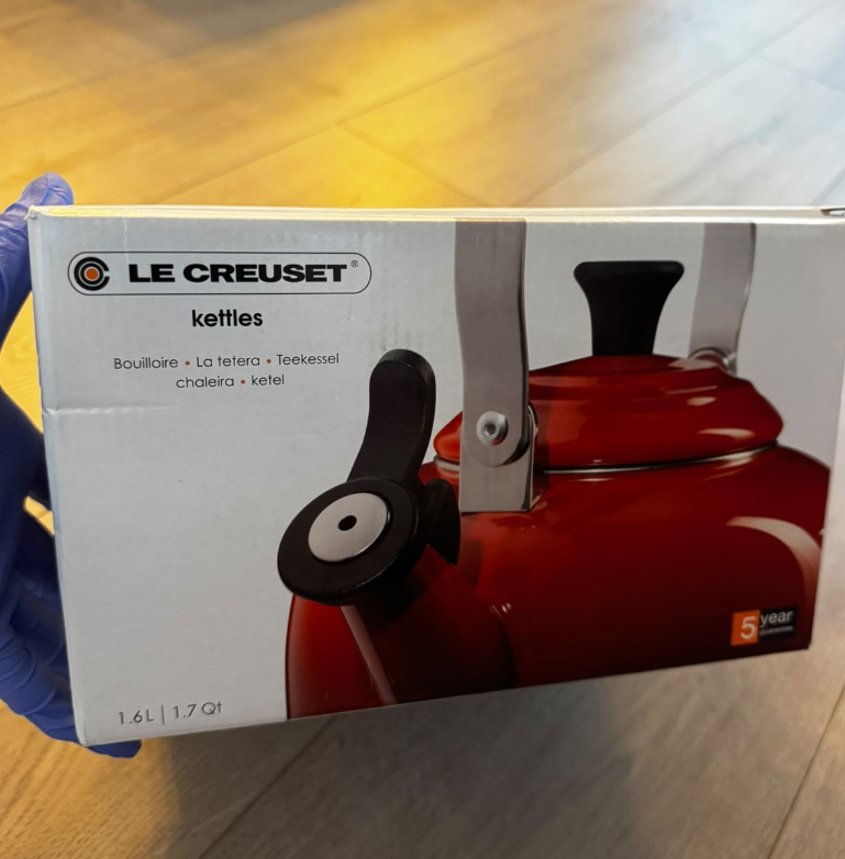 Le Creuset Classic Whistling Kettle in Shell Pink *BNIB* - photo 2