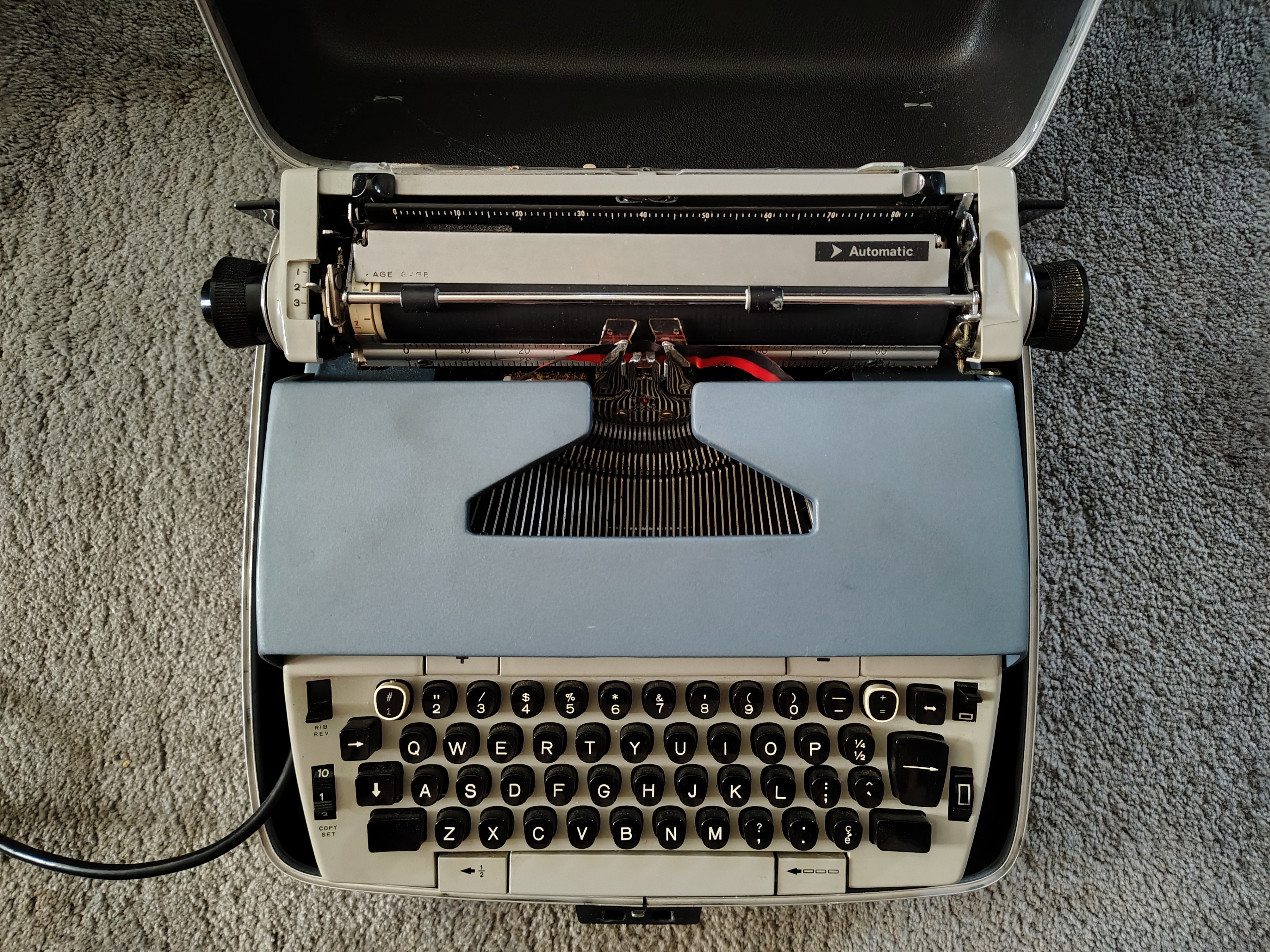 Vintage Smith-Corona Electra 210 Electric Typewriter - photo 4