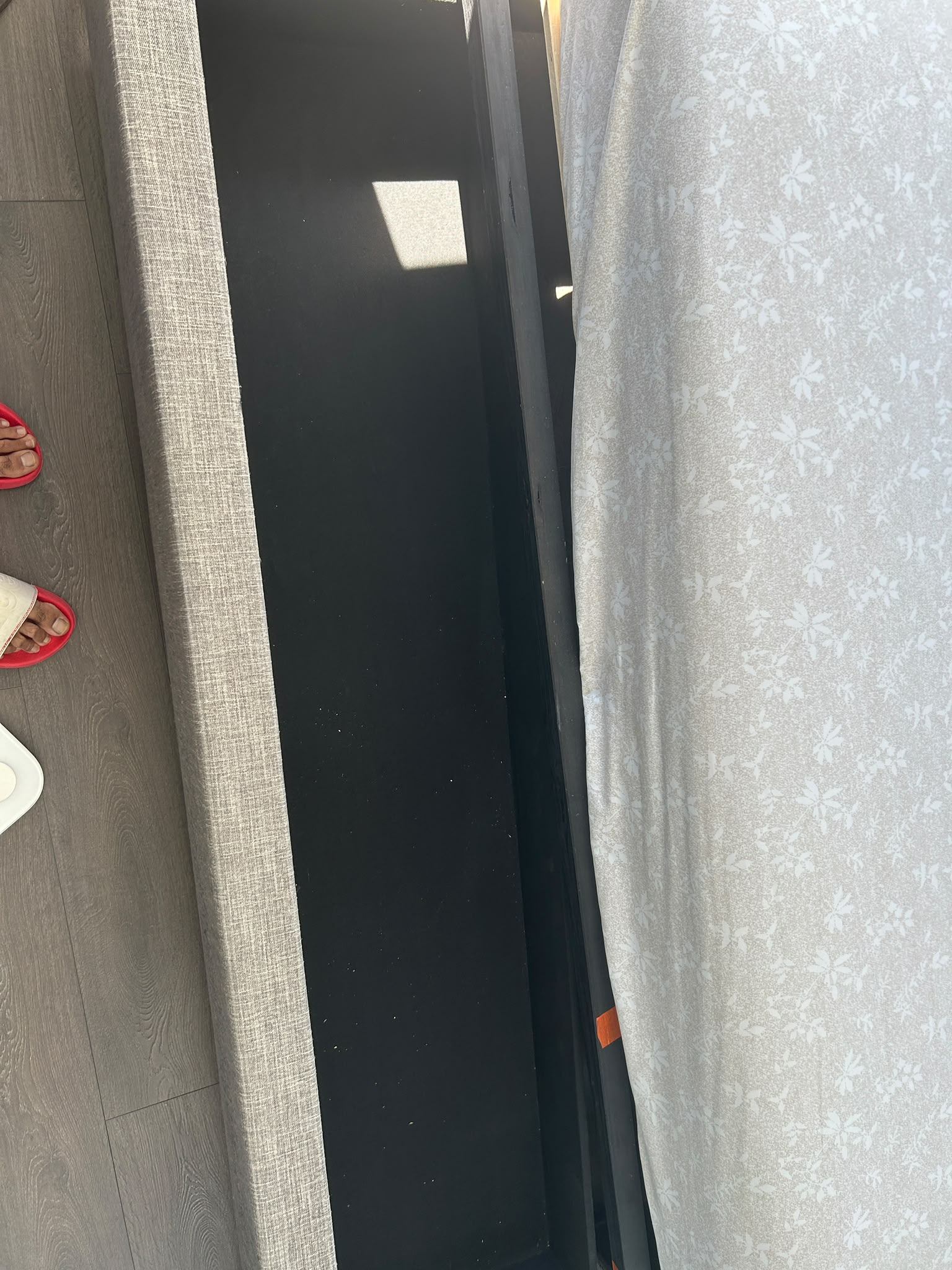 King Grey Upholstered Platform Bed with Storage Drawer - photo 5