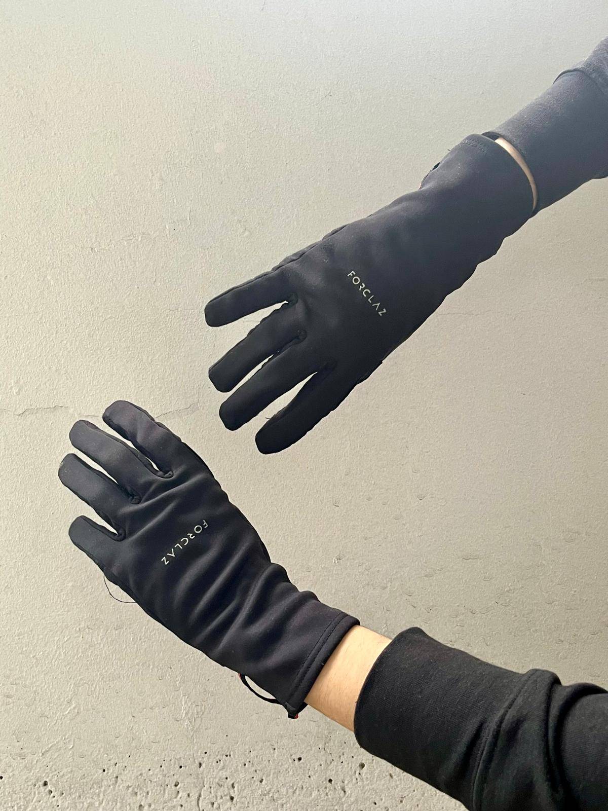 MOVE OUT SALE | FORCLAZ Winter Gloves for Trekking, Black - photo 2