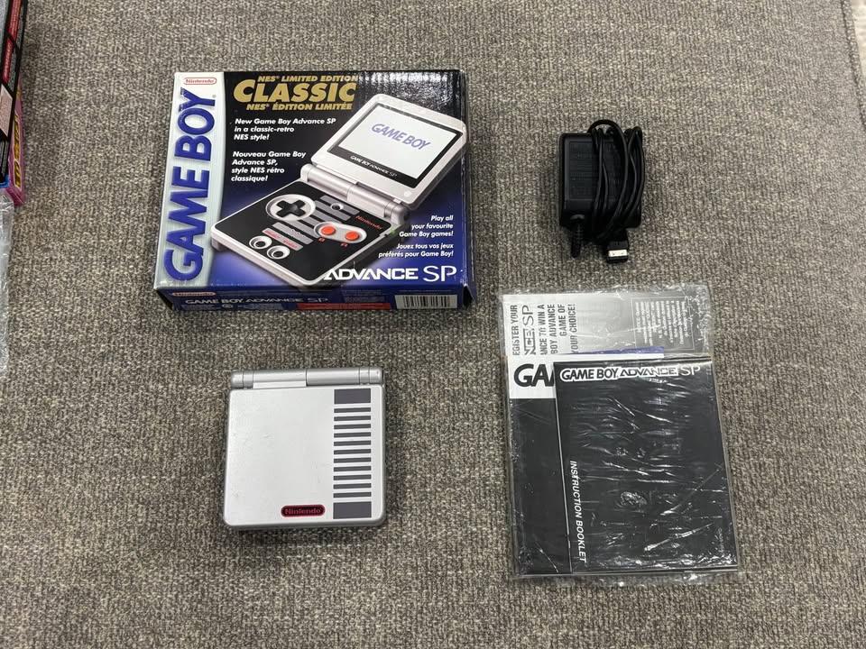 Vintage Game Boy Advance SP NES LE Classic + 2 Games - photo 4
