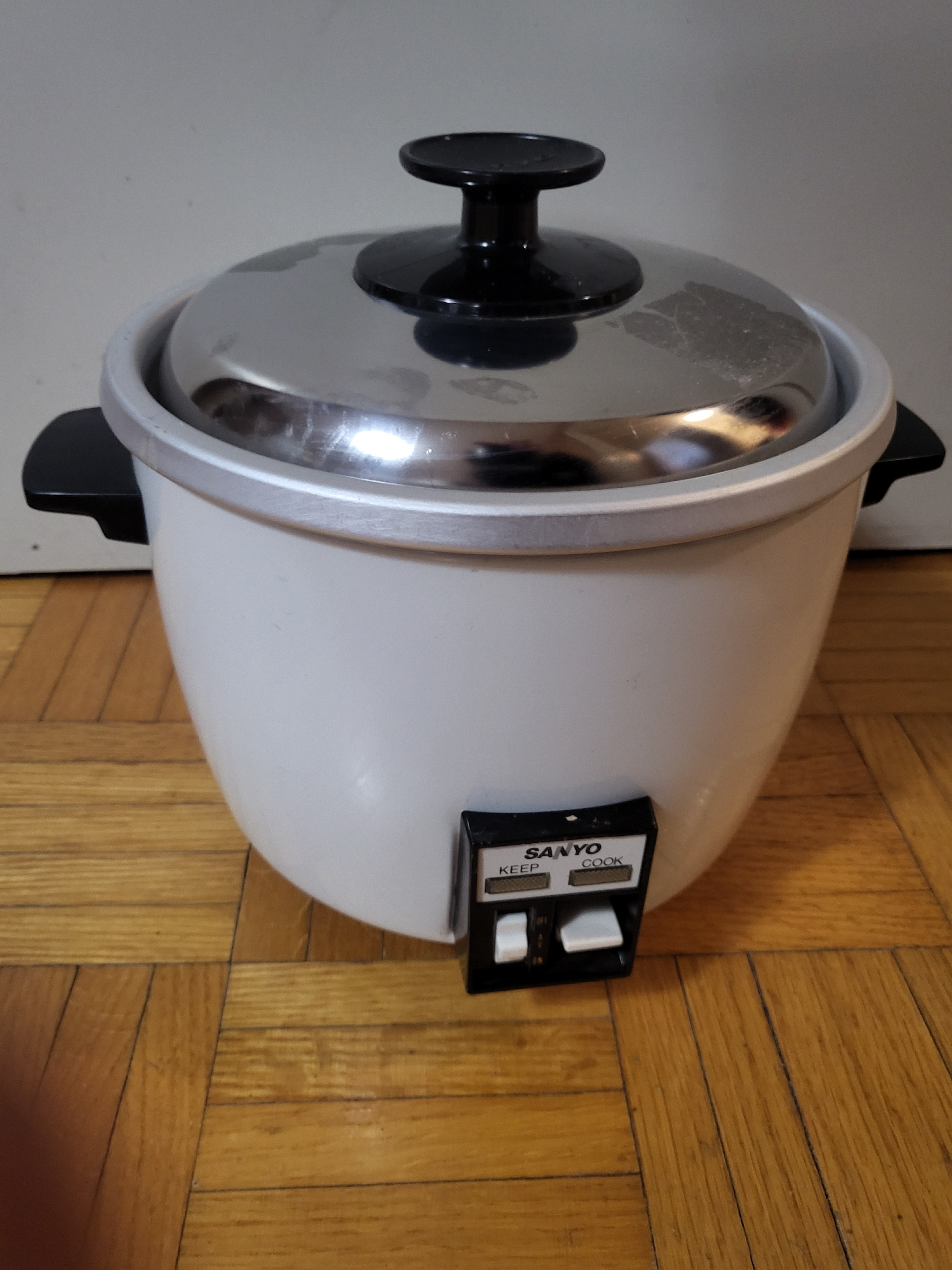 Brand New Sanyo Automatic Rice Cooker/Steamer - photo 3