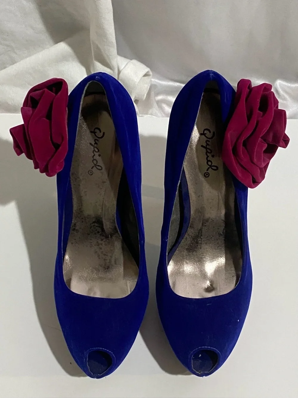 Qupid Women's 7.5 Blue Peep Toe Heels W/Pink Rosette Accent