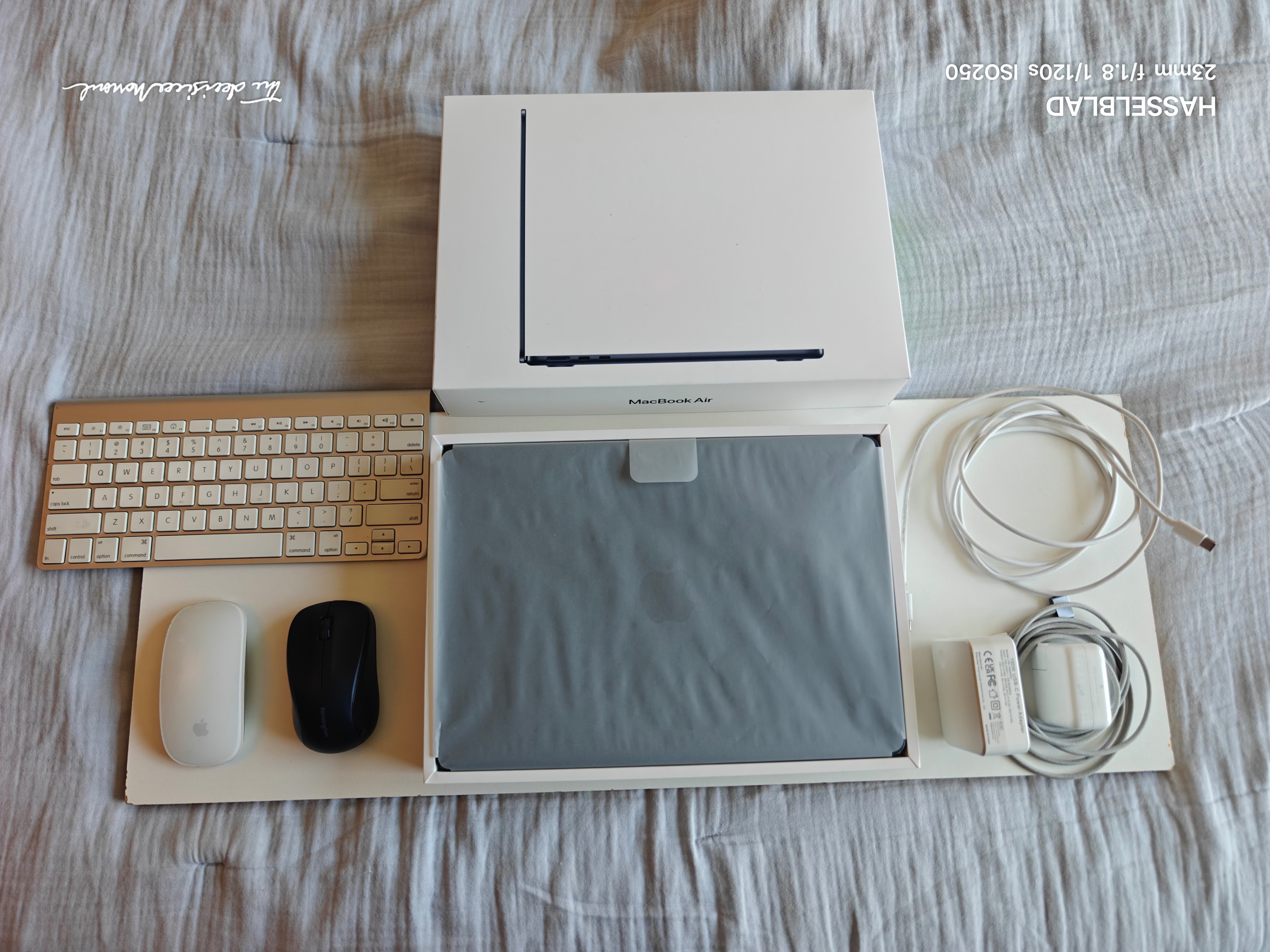 Like New Macbook Air M2 13 inch !! FULL SET ! Incl Microsoft Ofc