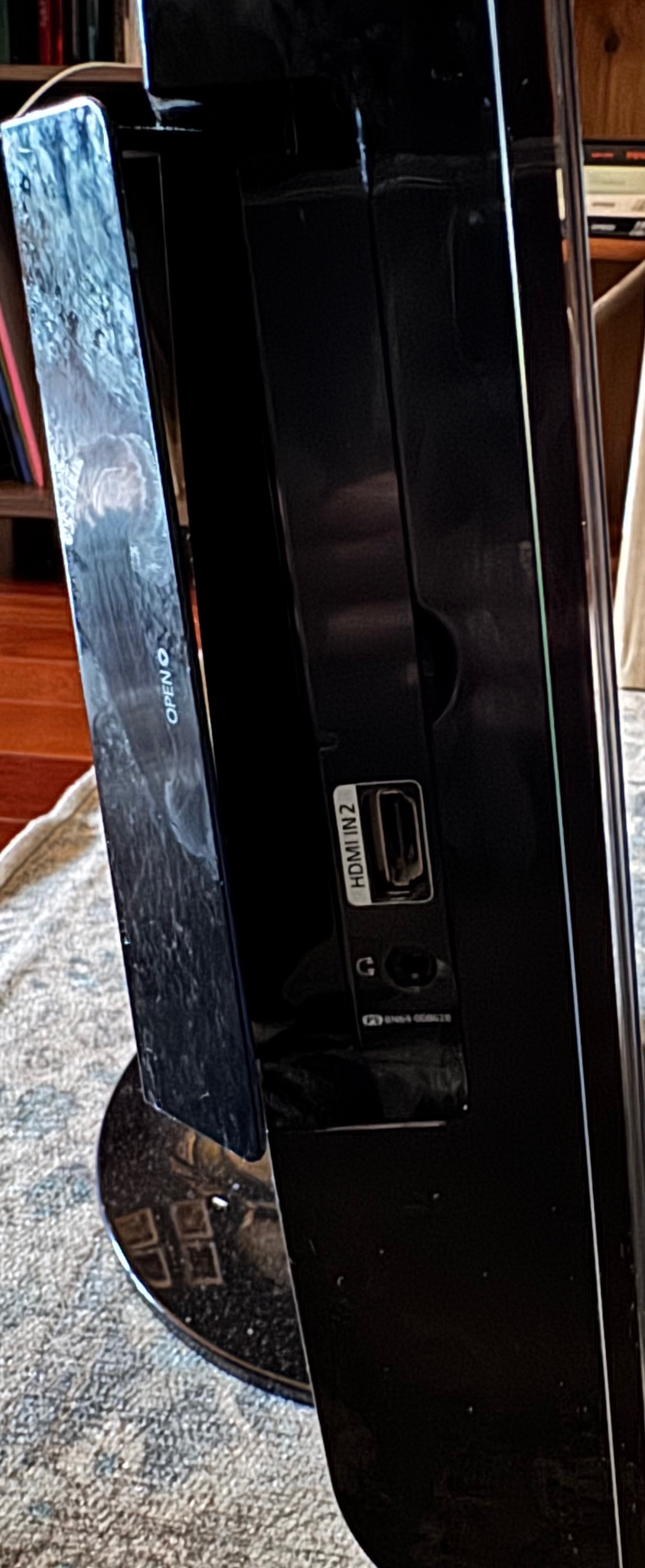 Samsung 21" HD TV, Mirror, and Key Hooks - photo 3