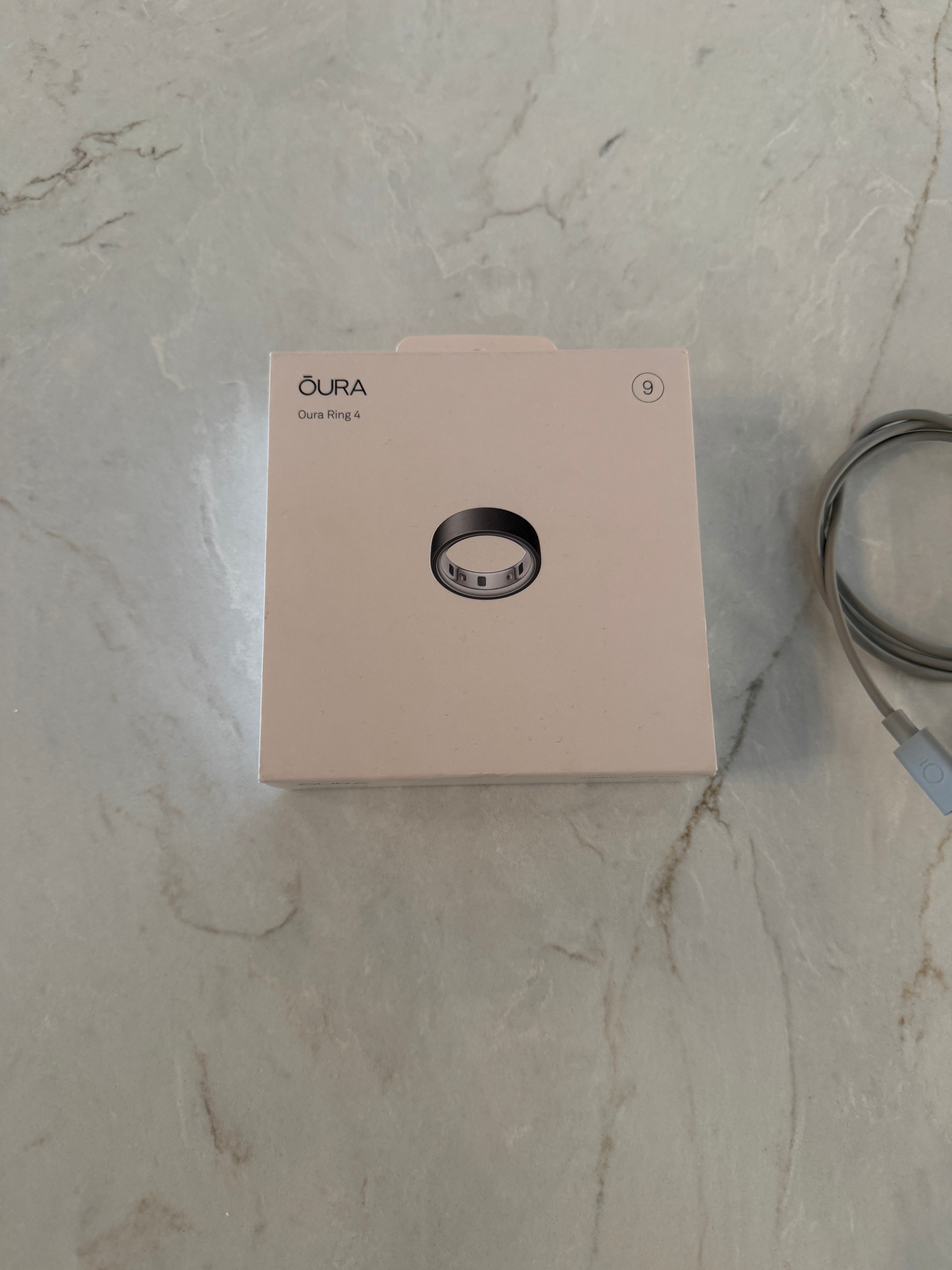 Oura Ring 4 — taille 9 noire — chargeur + boîte — Montréal - photo 3