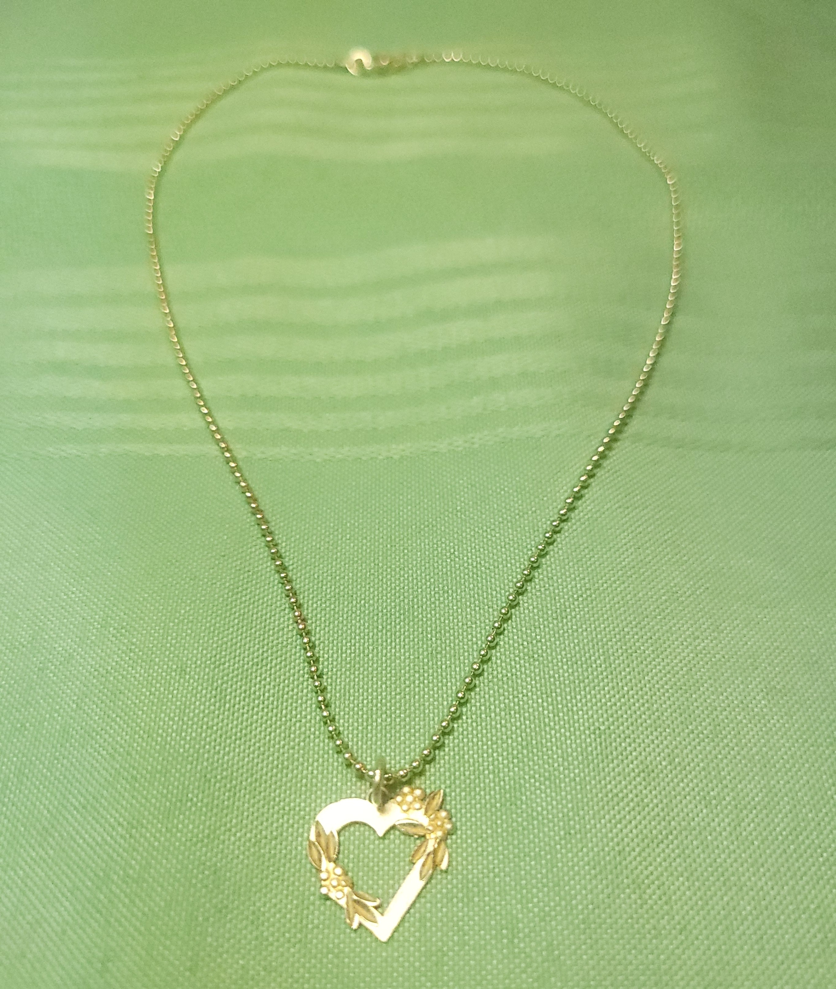 90s Tri Tone Open Heart Floral Leaf Pendant Bead Chain Necklace - photo 3