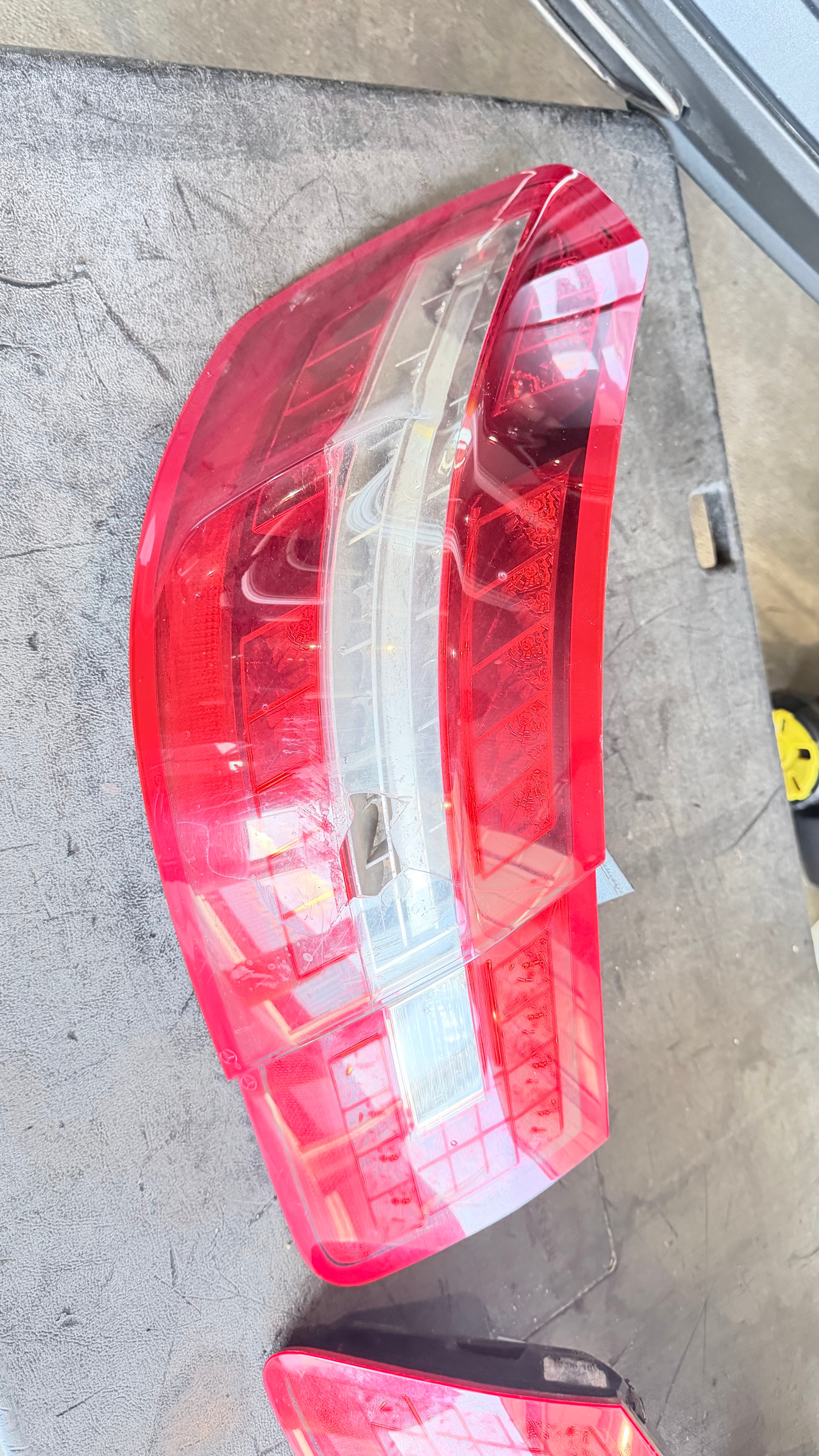 2012 MB rear taillight working condition - photo 3