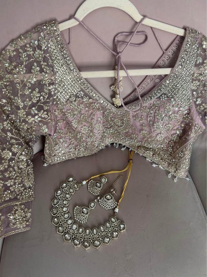 Mauve beaded and Embroidered Lehenga with Jewellery Set - photo 5
