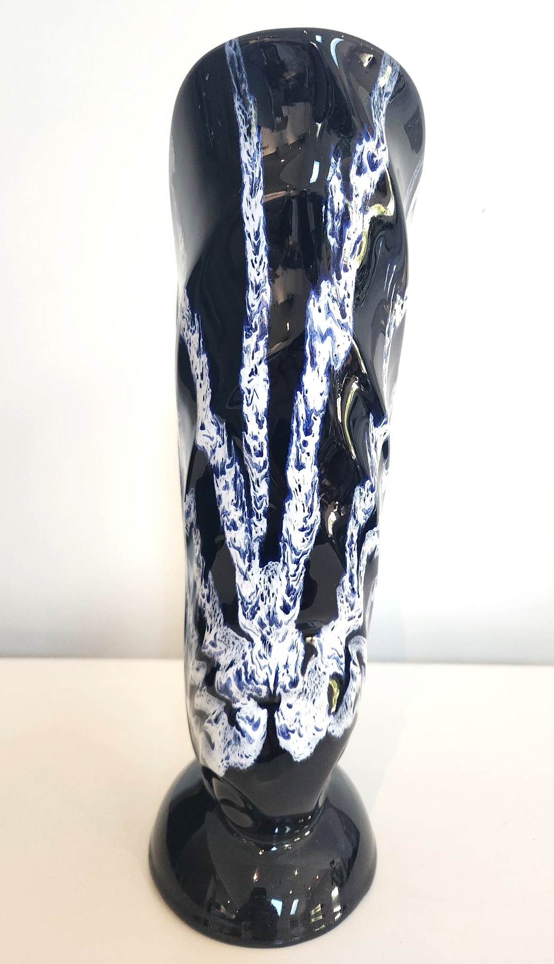 Vintage Blue Mountain Pottery Tulip Vase - Cobalt & White - photo 3