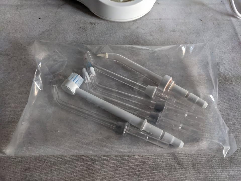 Waterpik Ultra Water Flosser, oral irrigator, 6 NEW tips - photo 2