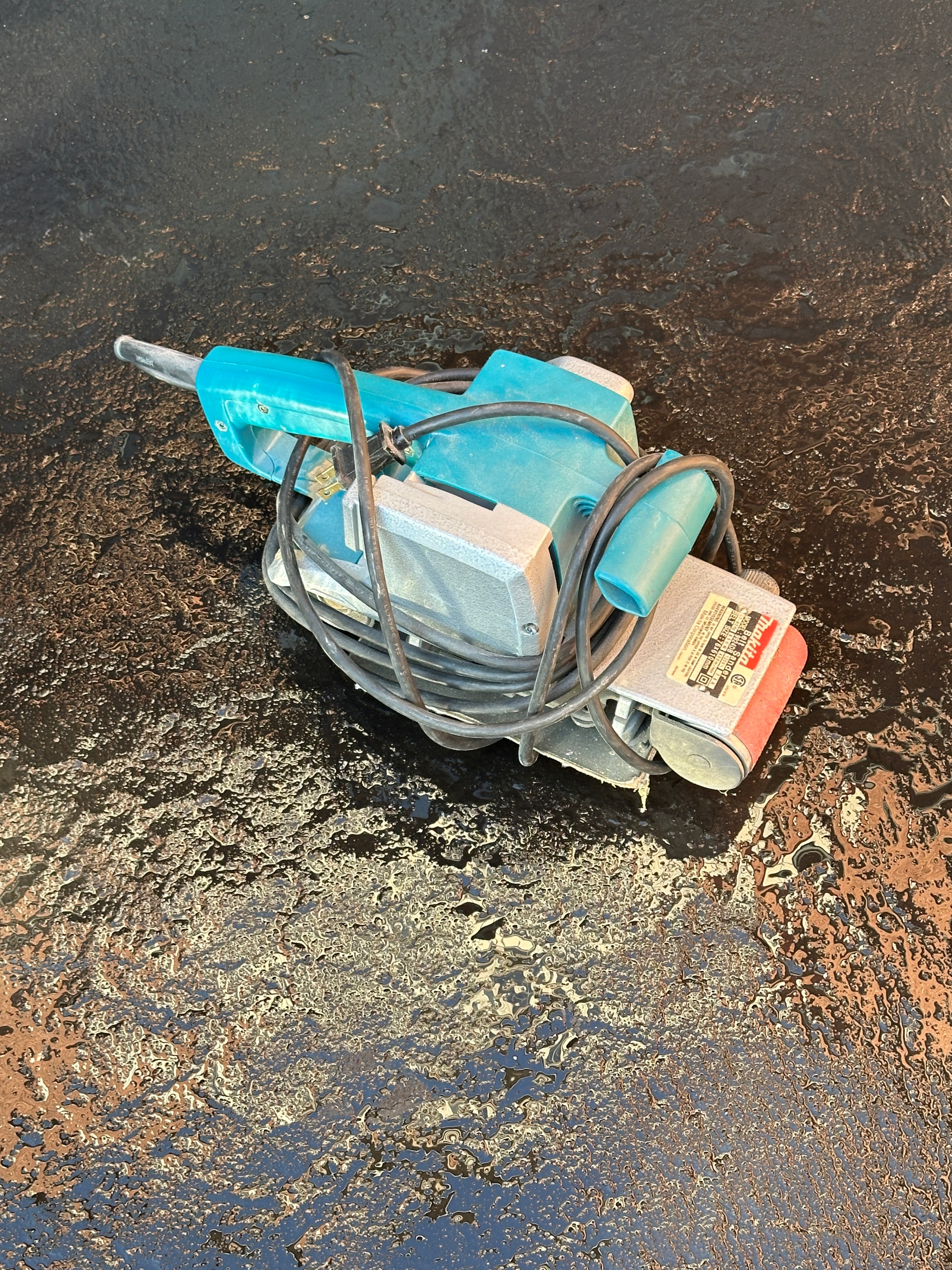 Makita 3-inch x 24-inch Heavy Duty Belt Sander (Model 9924DB)