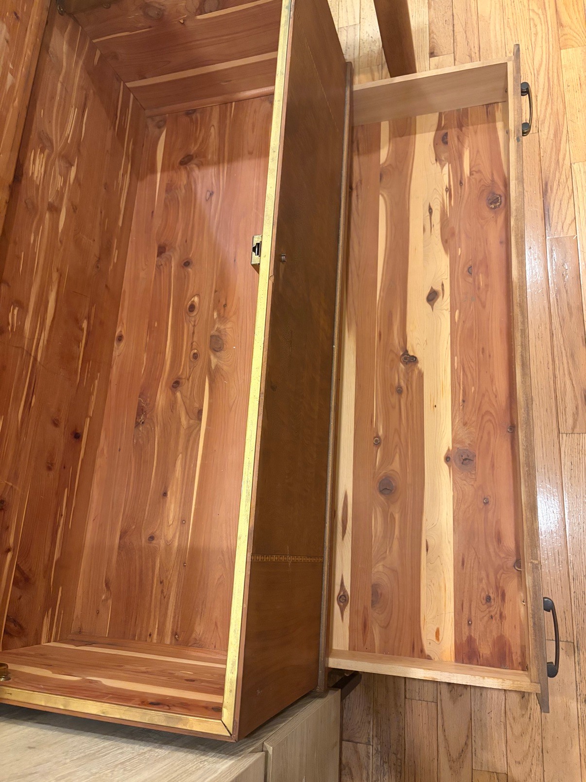 Cedar Storage Chest / Trunk Vintage Mid-Century - photo 4