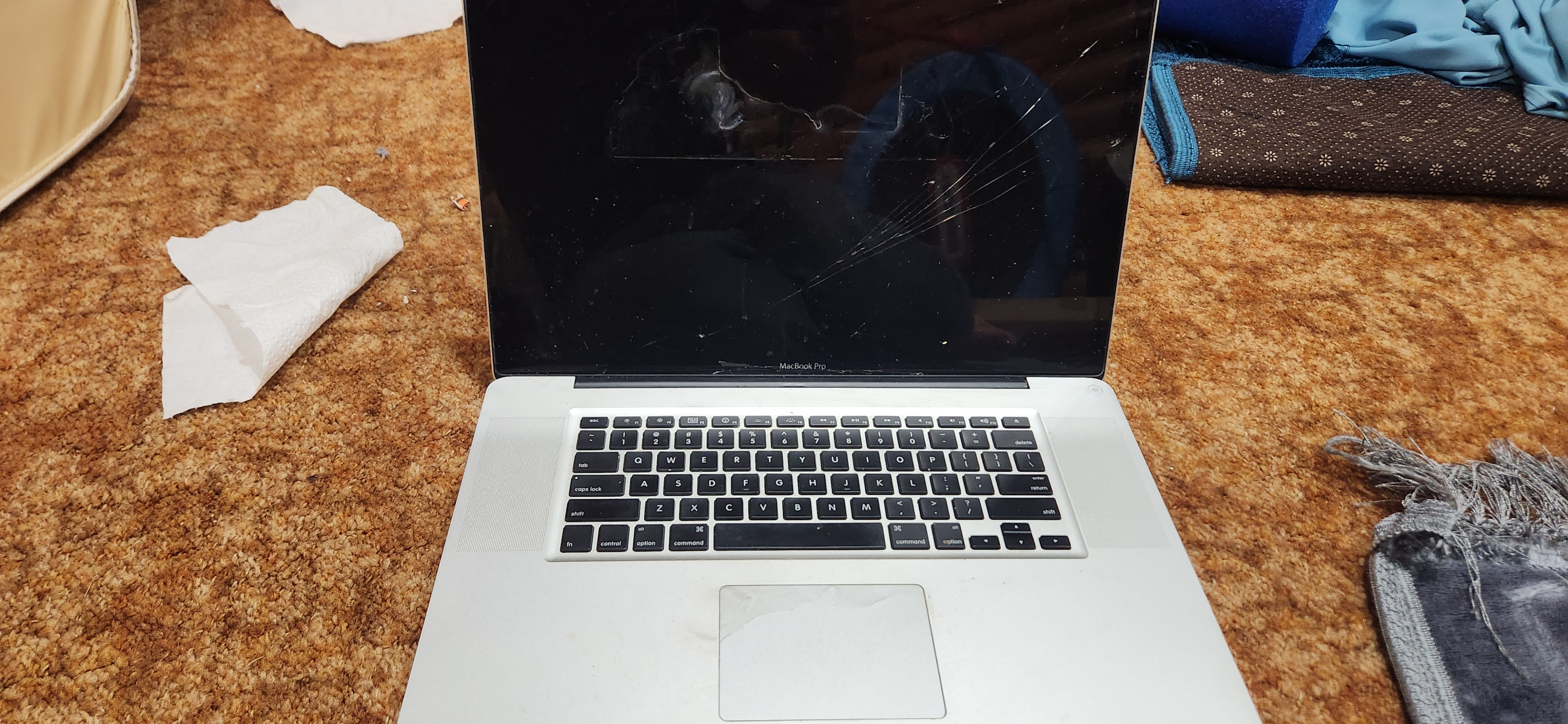 Apple MacBook Pro 17-inch 2011 - photo 2