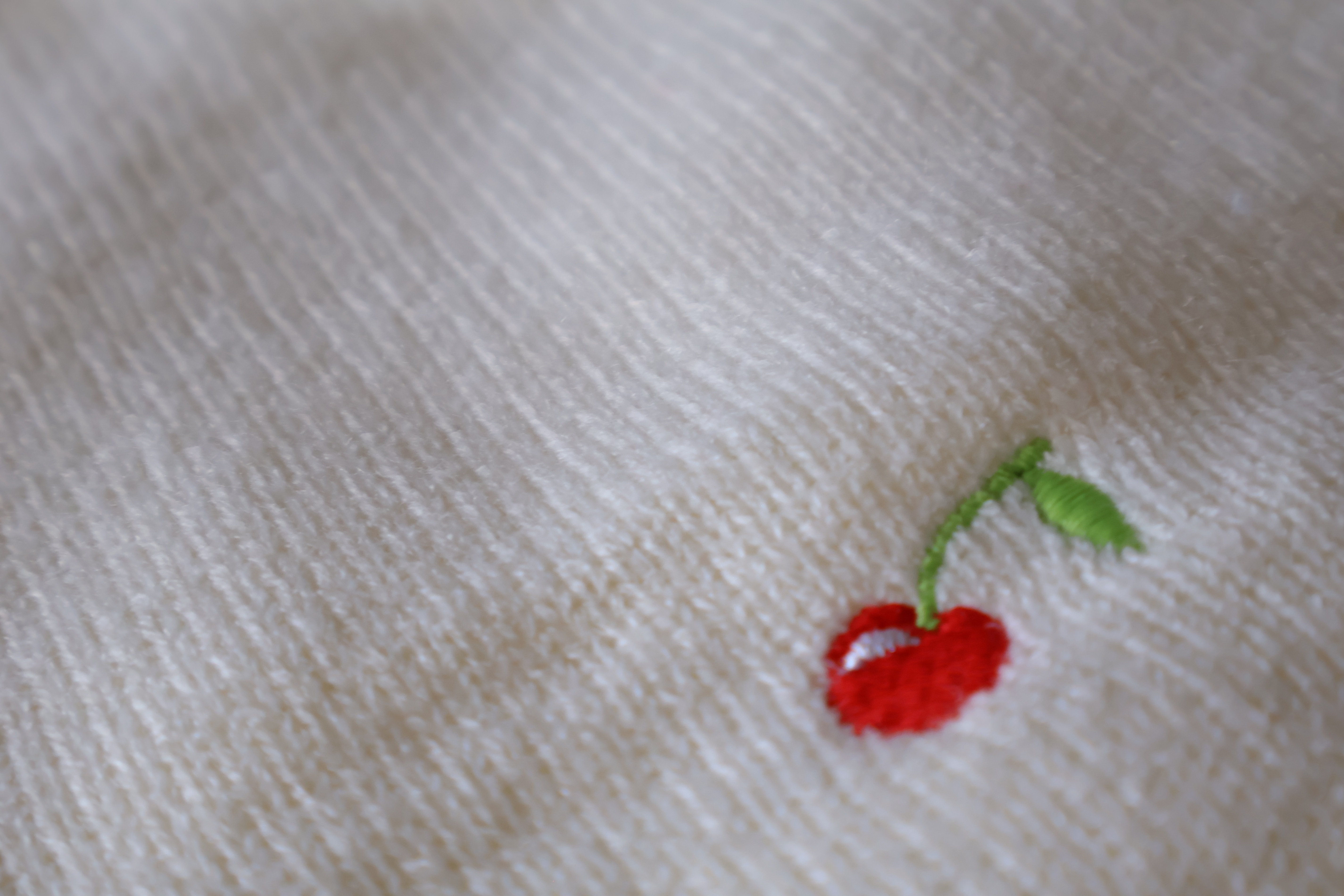 H&M cherry knit top - photo 3