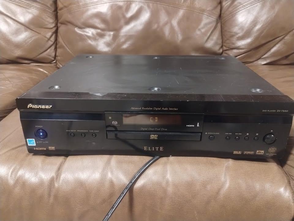 The Pioneer Elite DV 79AVi Universal Disc Player