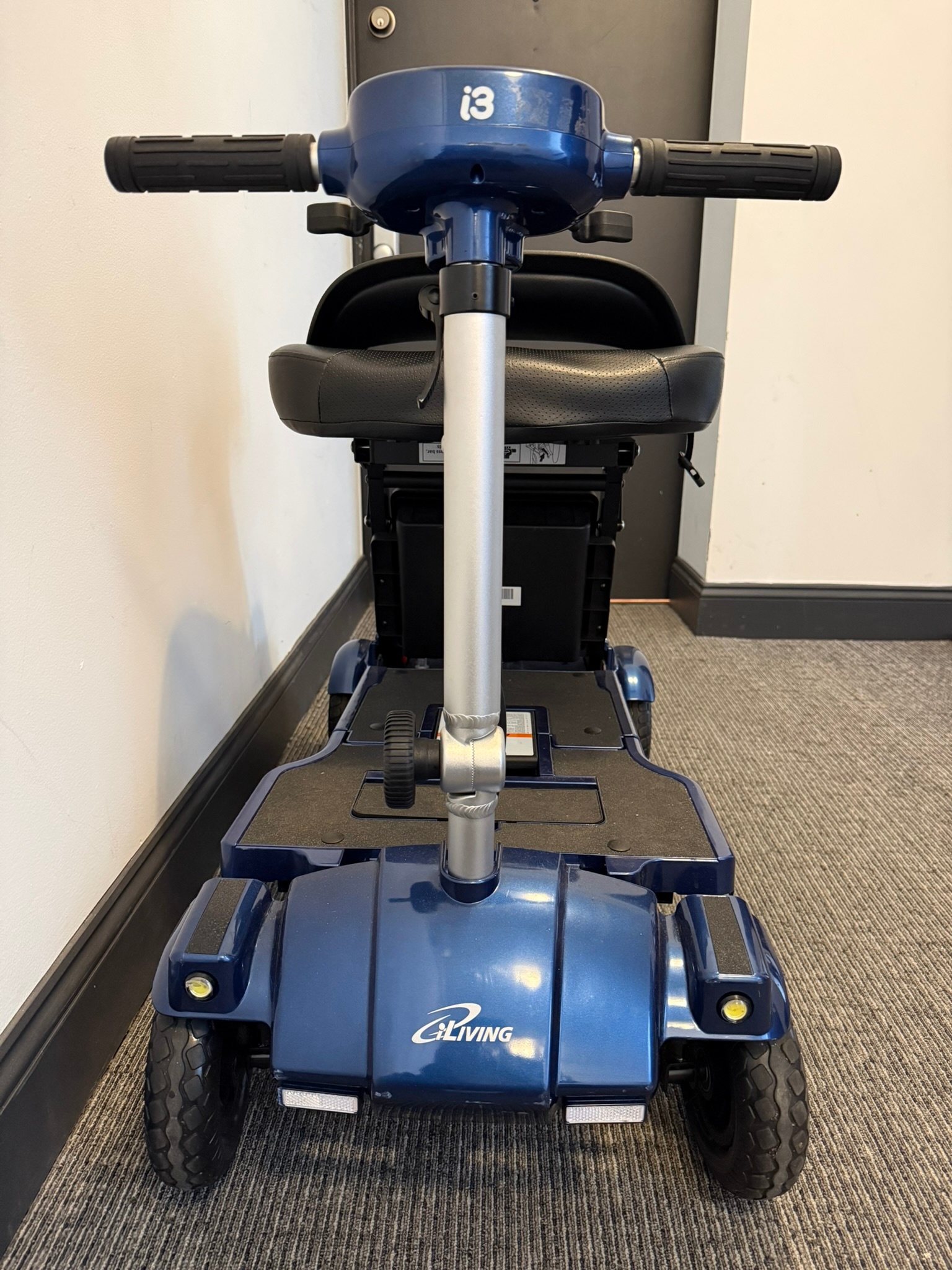 i3 - iLiving Foldable Mobility Scooter - photo 4