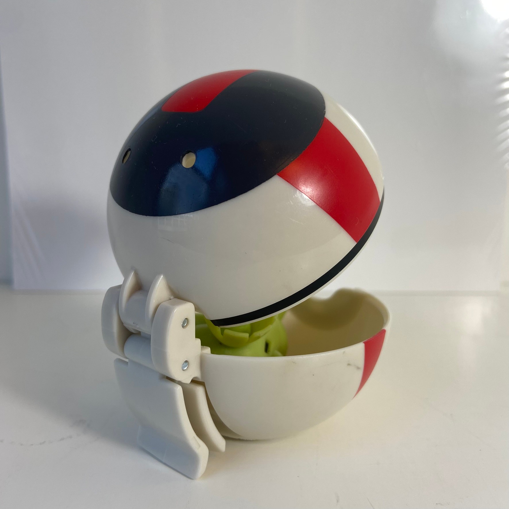 Clip 'N' Go: Wave 3 - Larvitar figure and a Timer Ball accessory - photo 3