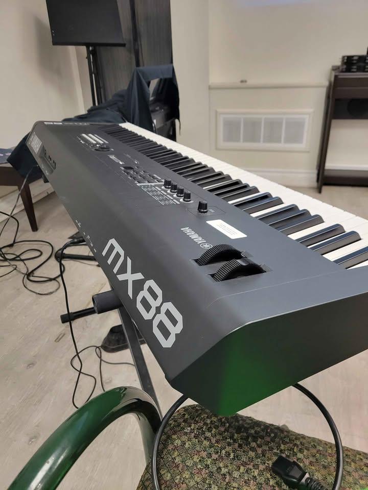 Yamaha MX88 88-Key Weighted Action Synthesizer + stand - photo 2
