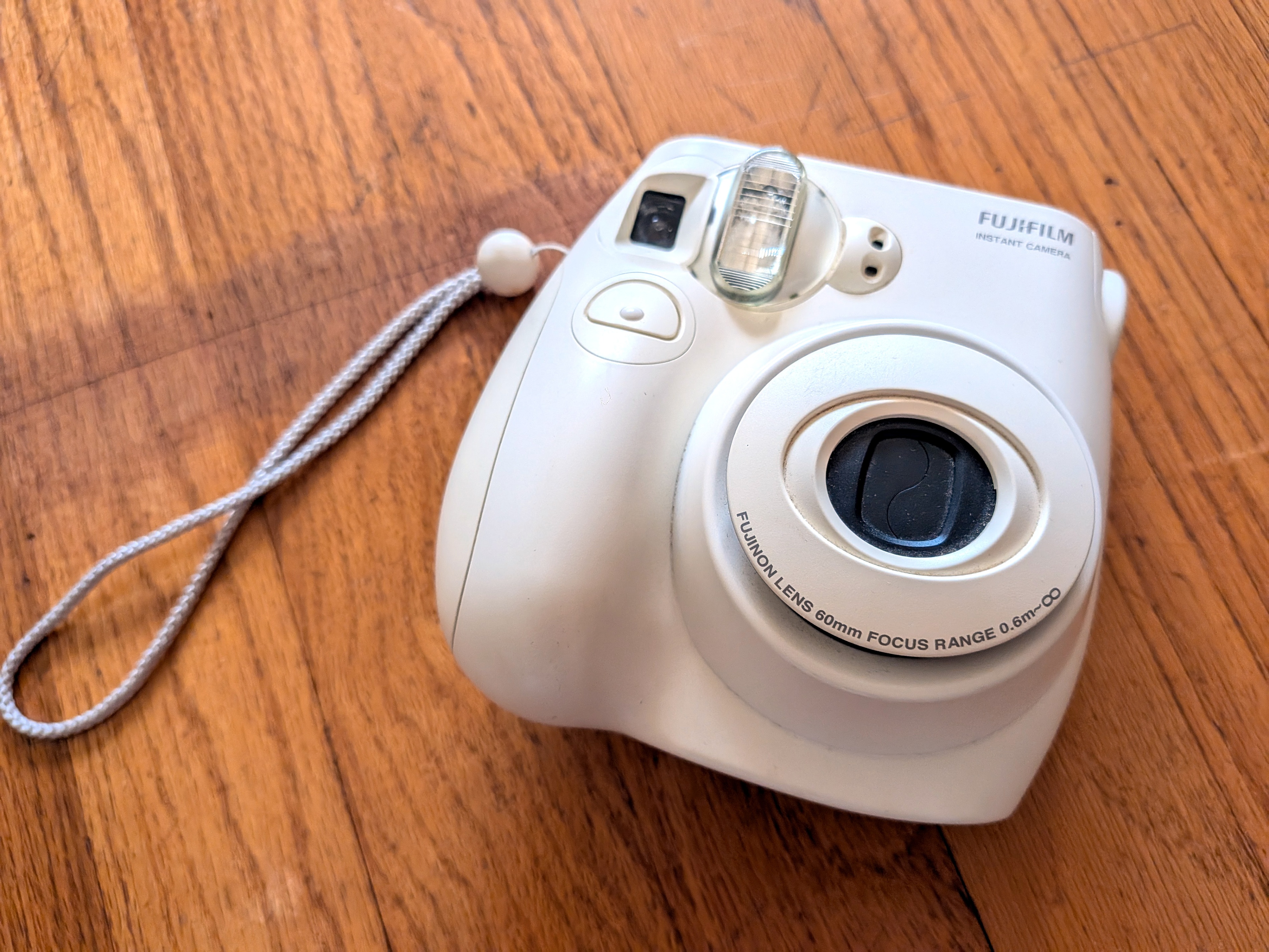 Fujifilm Instax Mini 7S White Instant Film Camera - photo 2