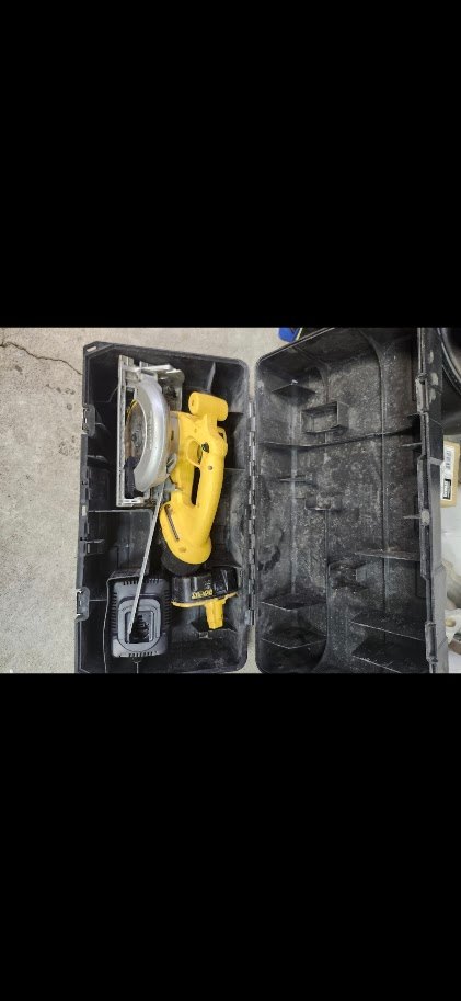 DEWALT 18V Cordless Circular Saw – Complete Kit - photo 4