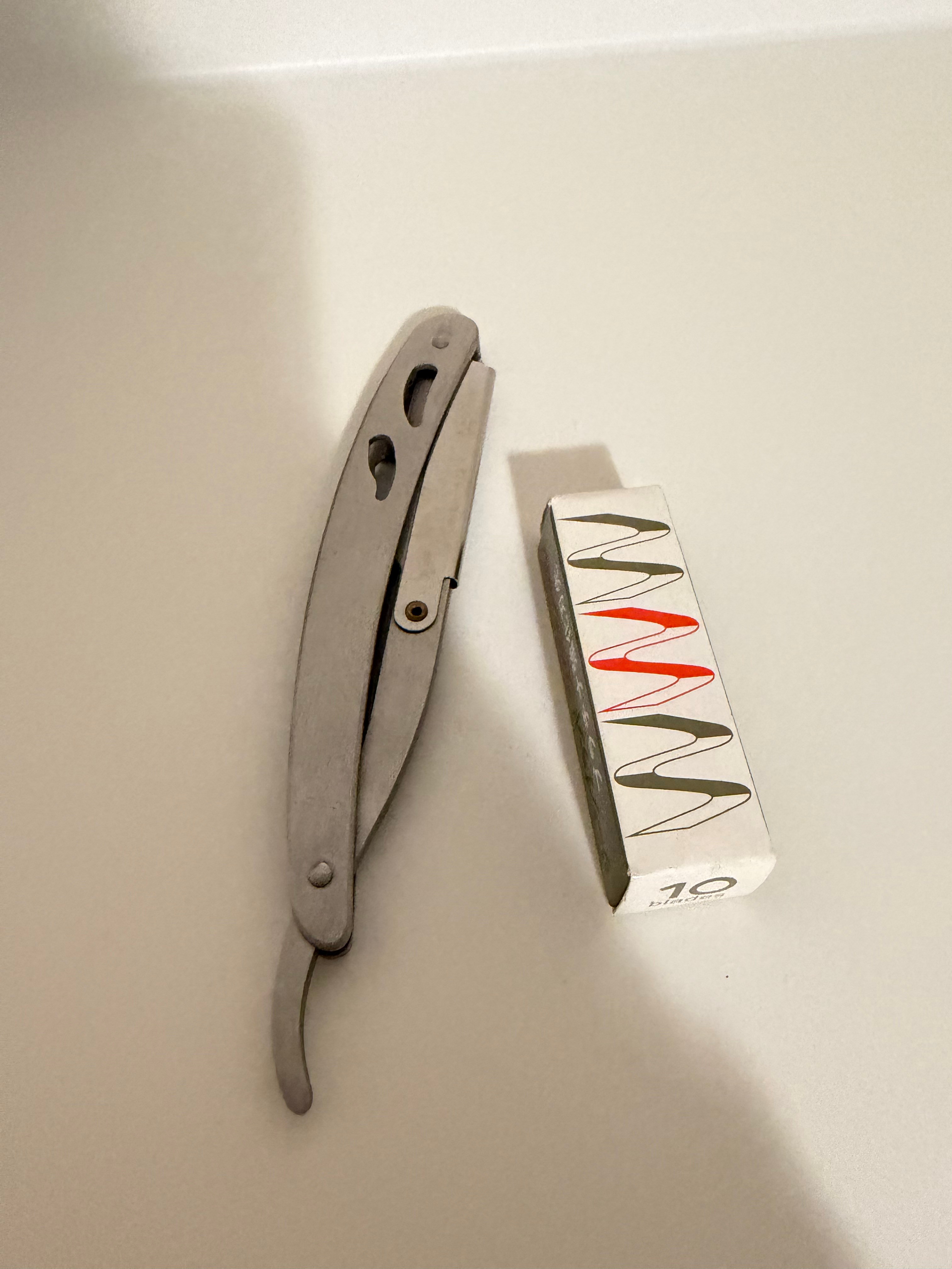 Stainless Steel Straight Razor with 10 Replacement Blades - photo 2