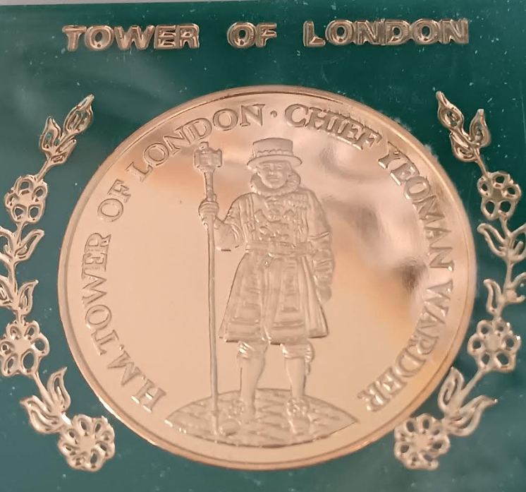 Vintage Tower Of London Chief Yeoman 22ct Gold Plated Medallion - photo 2