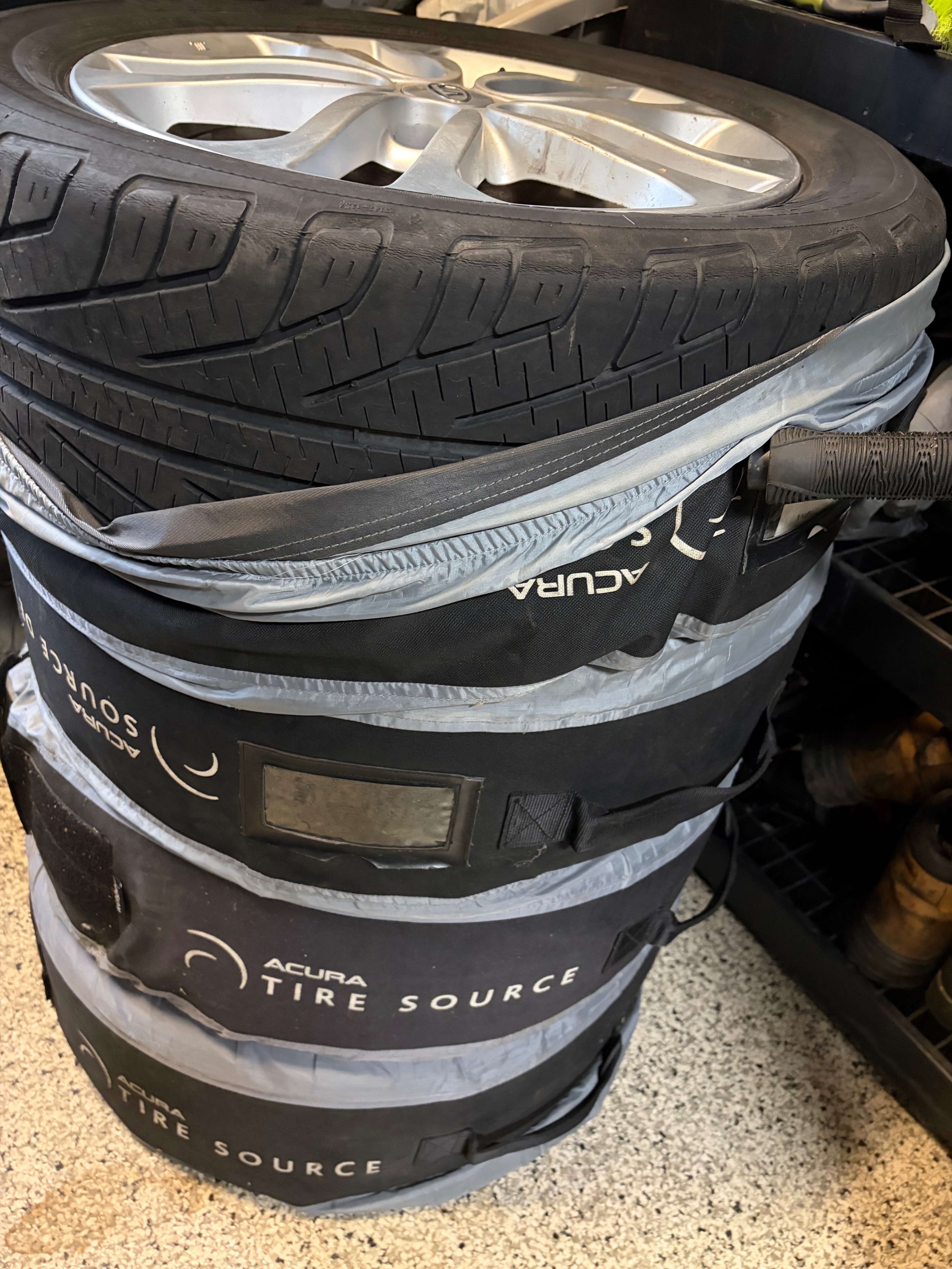Set of 4 Michelin Tires and Kia Rims - photo 3