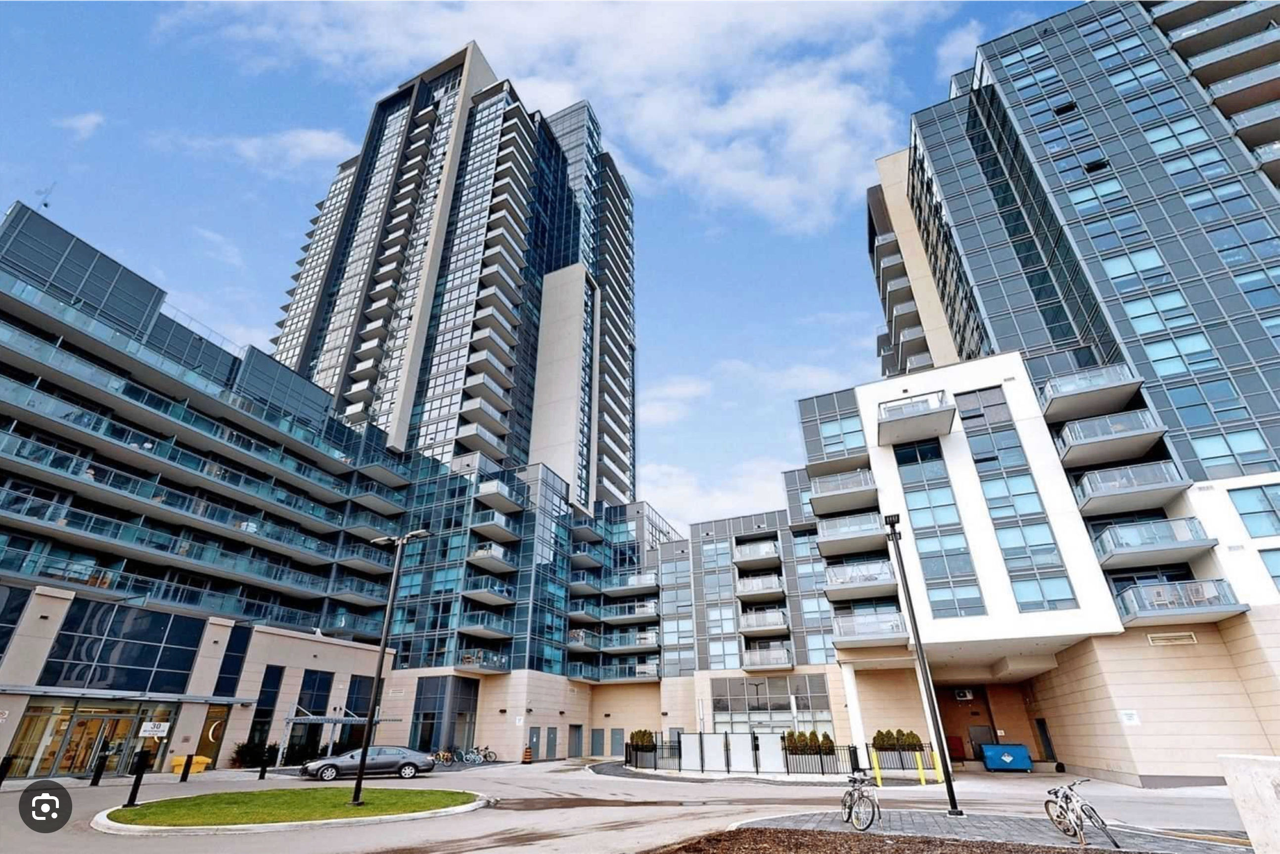 Luxury 2-Bedroom & 2-Bedroom + Den Condo, Scarborough - photo 5