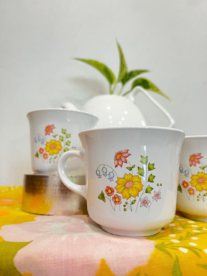 Corelle Corning Ware flower teacups x4