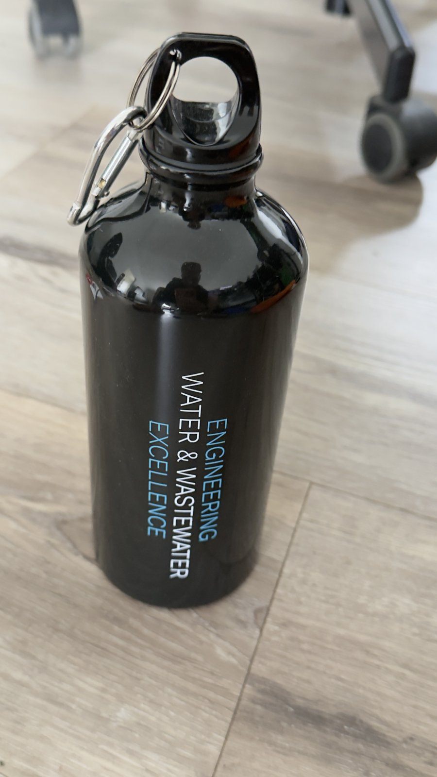 Black Aluminum Water Bottle with Carabiner – Napier-Reid - photo 2