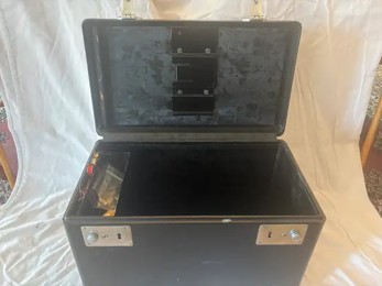 Vintage Singer Sewing Machine with Case - photo 3