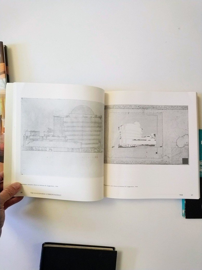 Frank Lloyd Wright reads! - photo 4