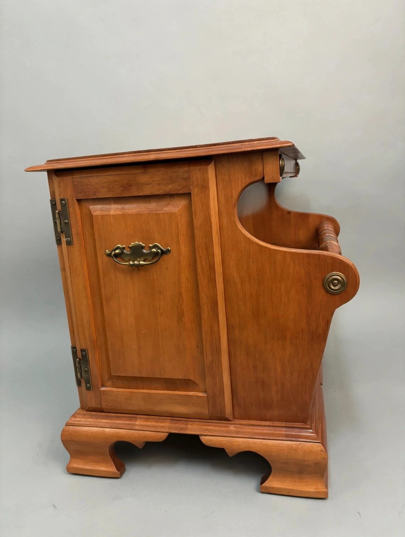 Vintage Roxton Solid Maple Magazine End Table Honey Finish - photo 2